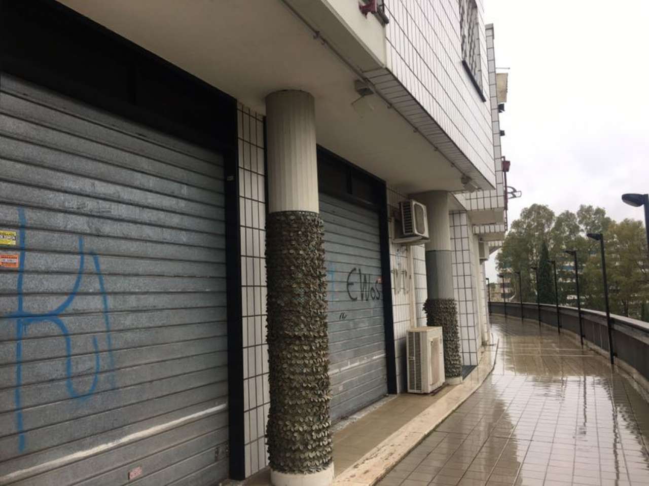 Negozio - Loc.Com. ROMA vendita  LAURENTINA Renato Cesarini Immobiliare Gallia di Botarelli Stefania
