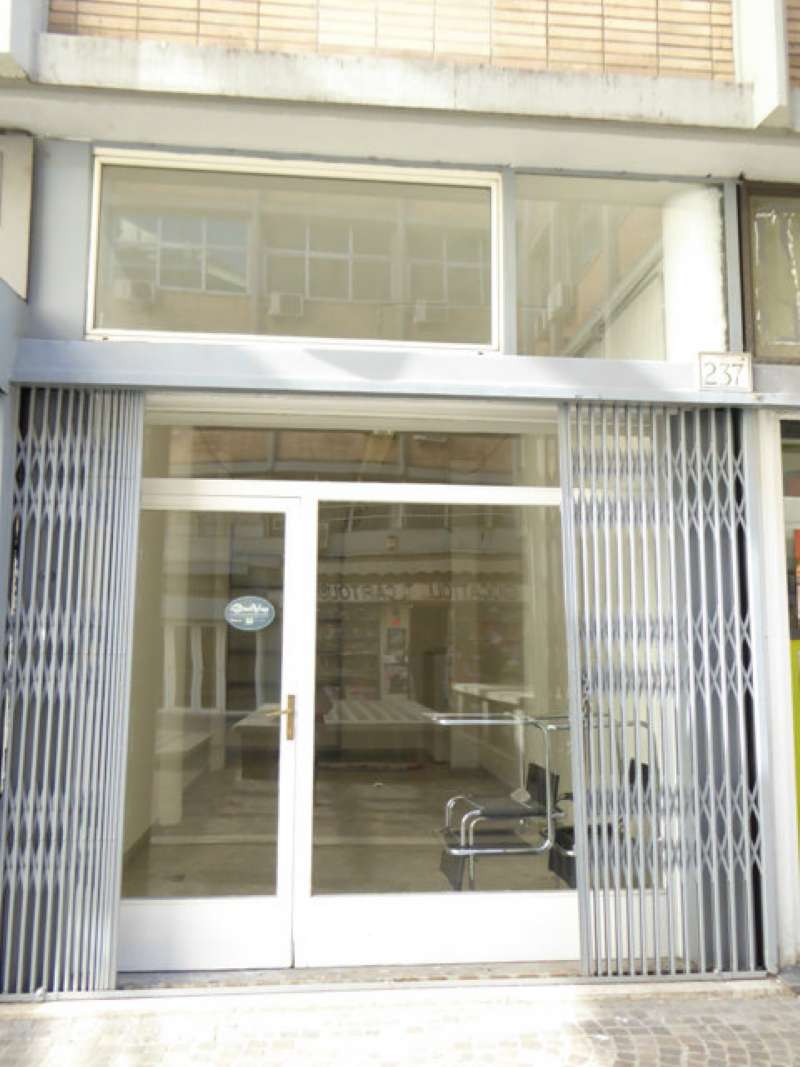 Negozio - Loc.Com. ROMA vendita  TRASTEVERE  Trastevere Pieffe Immobiliare Srl