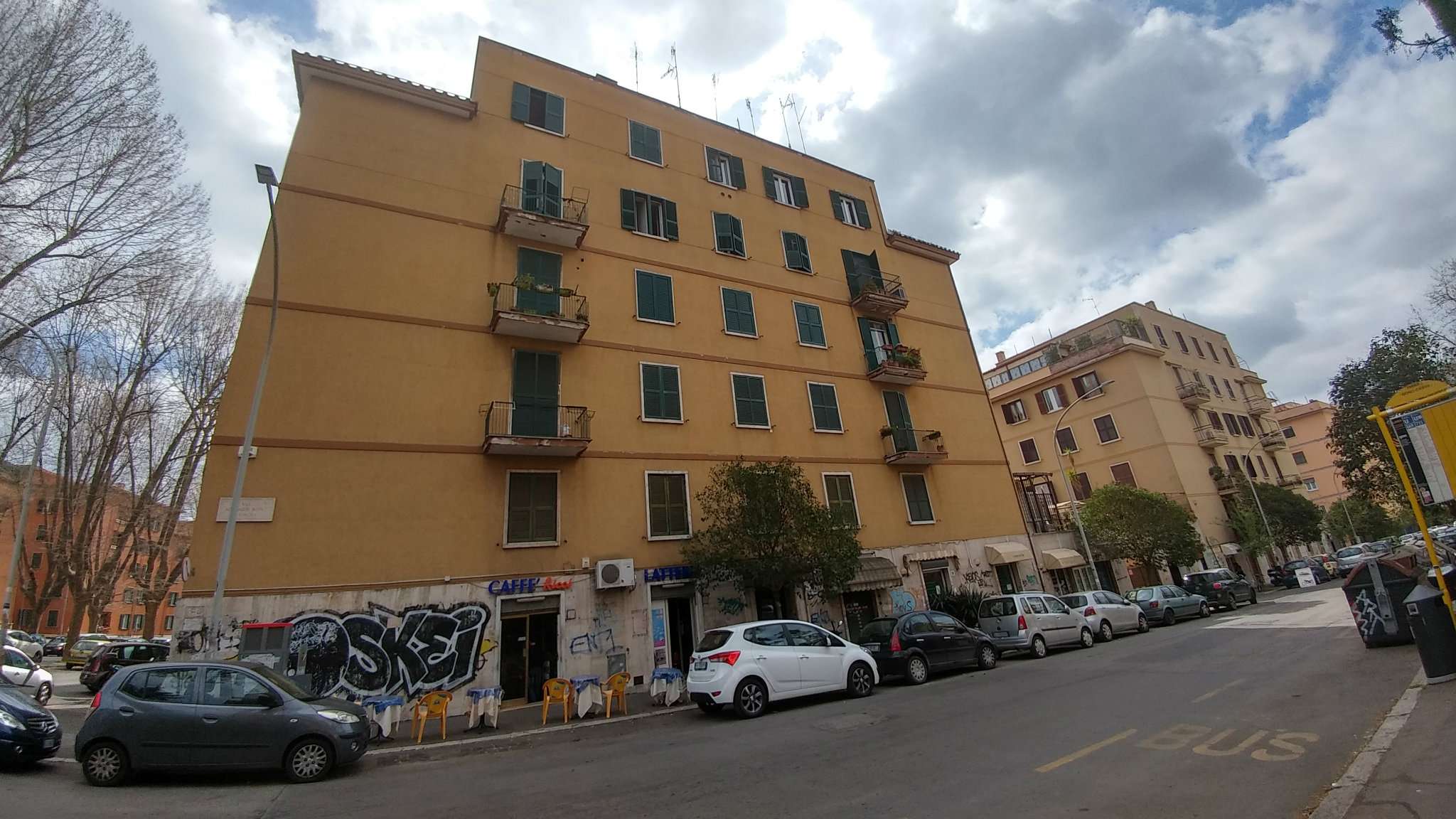  roma vendita quart: colombo uno holding