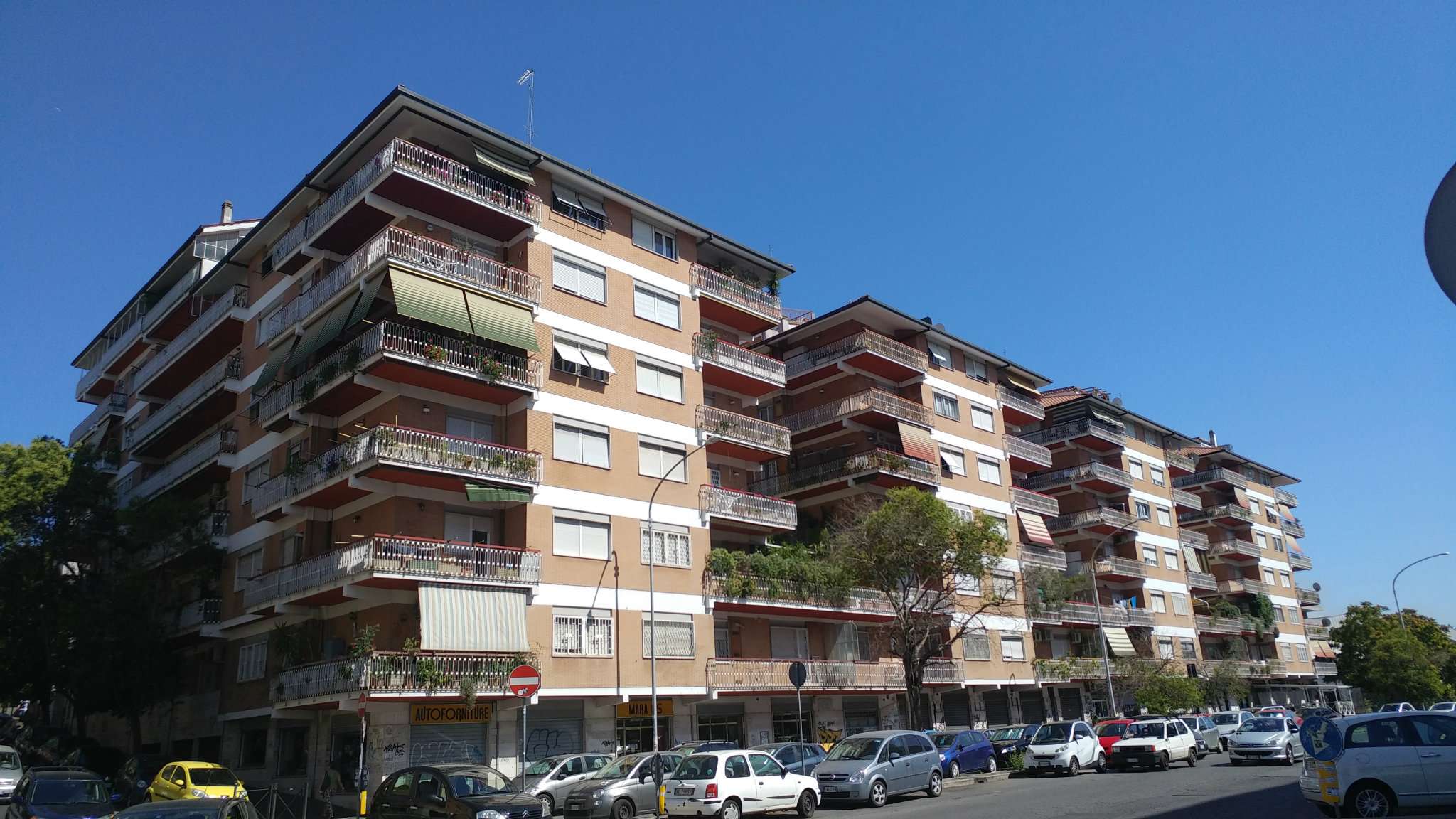  roma vendita quart: marconi uno holding