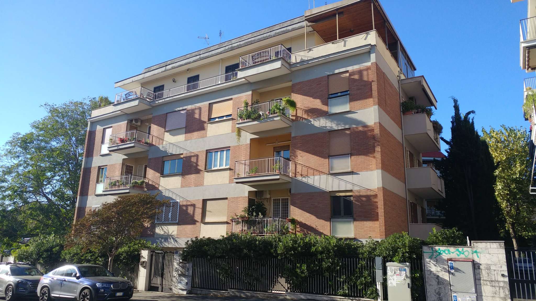 roma vendita quart: marconi uno holding