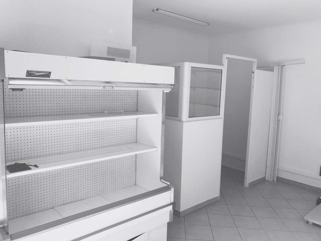 Negozio - Loc.Com. ROMA affitto  ACILIA Via Carlo Casini Lux Real Estate srl