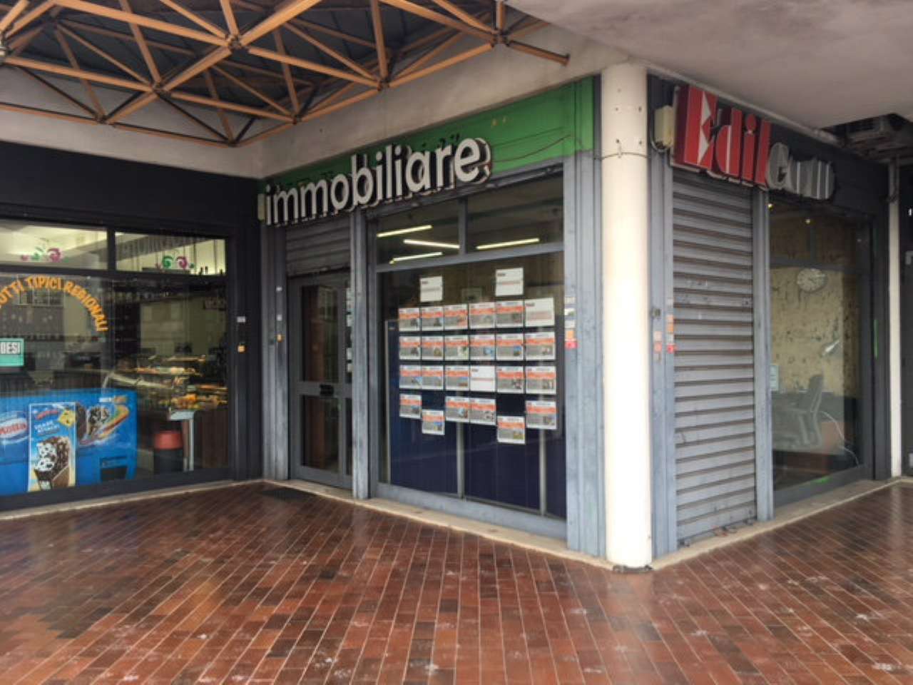 Negozio - Loc.Com. ROMA vendita  ACILIA Umberto Lilloni Edilcom Immobiliare di Omar Nonni