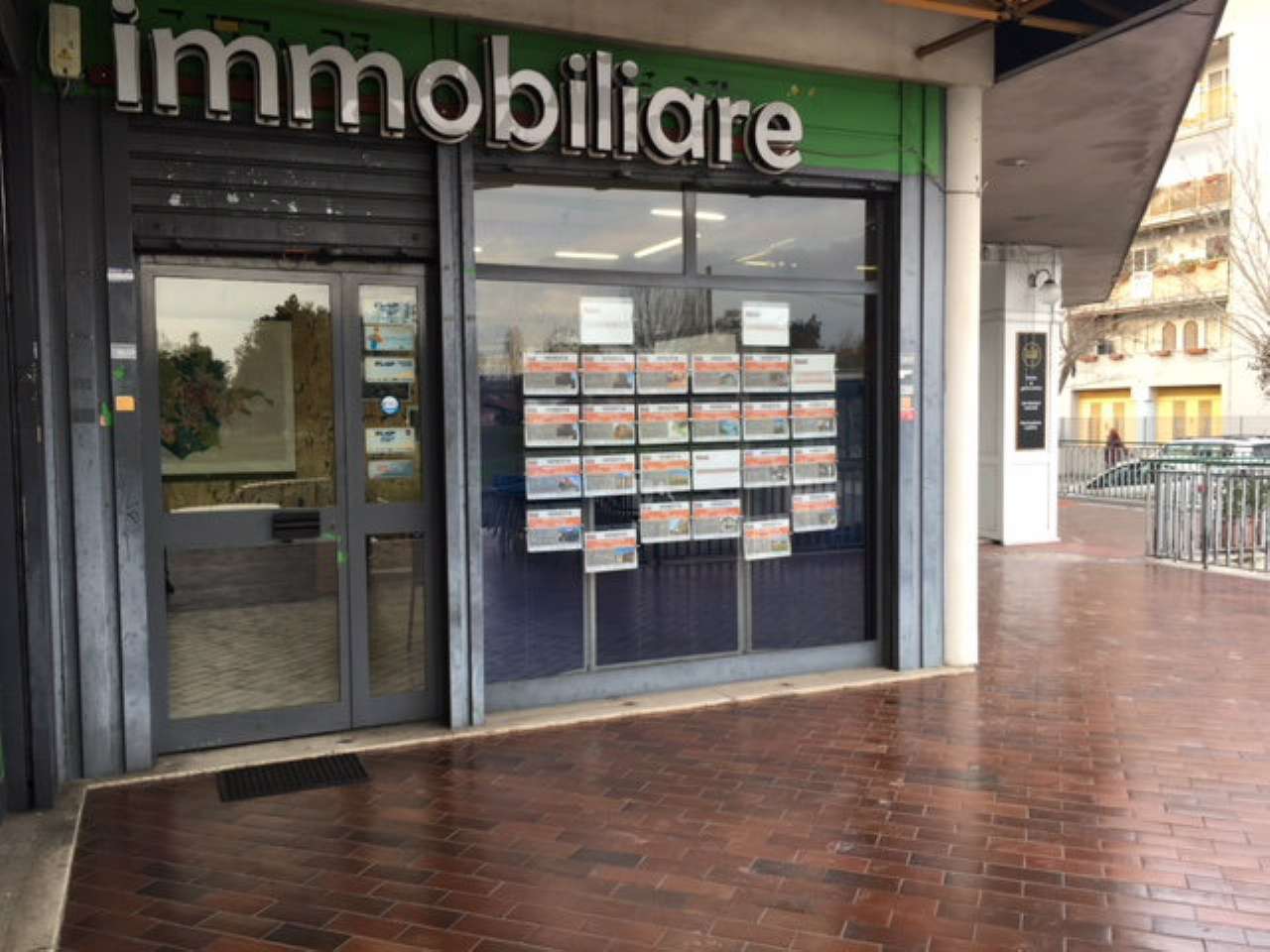 Negozio - Loc.Com. ROMA vendita  ACILIA Umberto Lilloni Edilcom Immobiliare di Omar Nonni