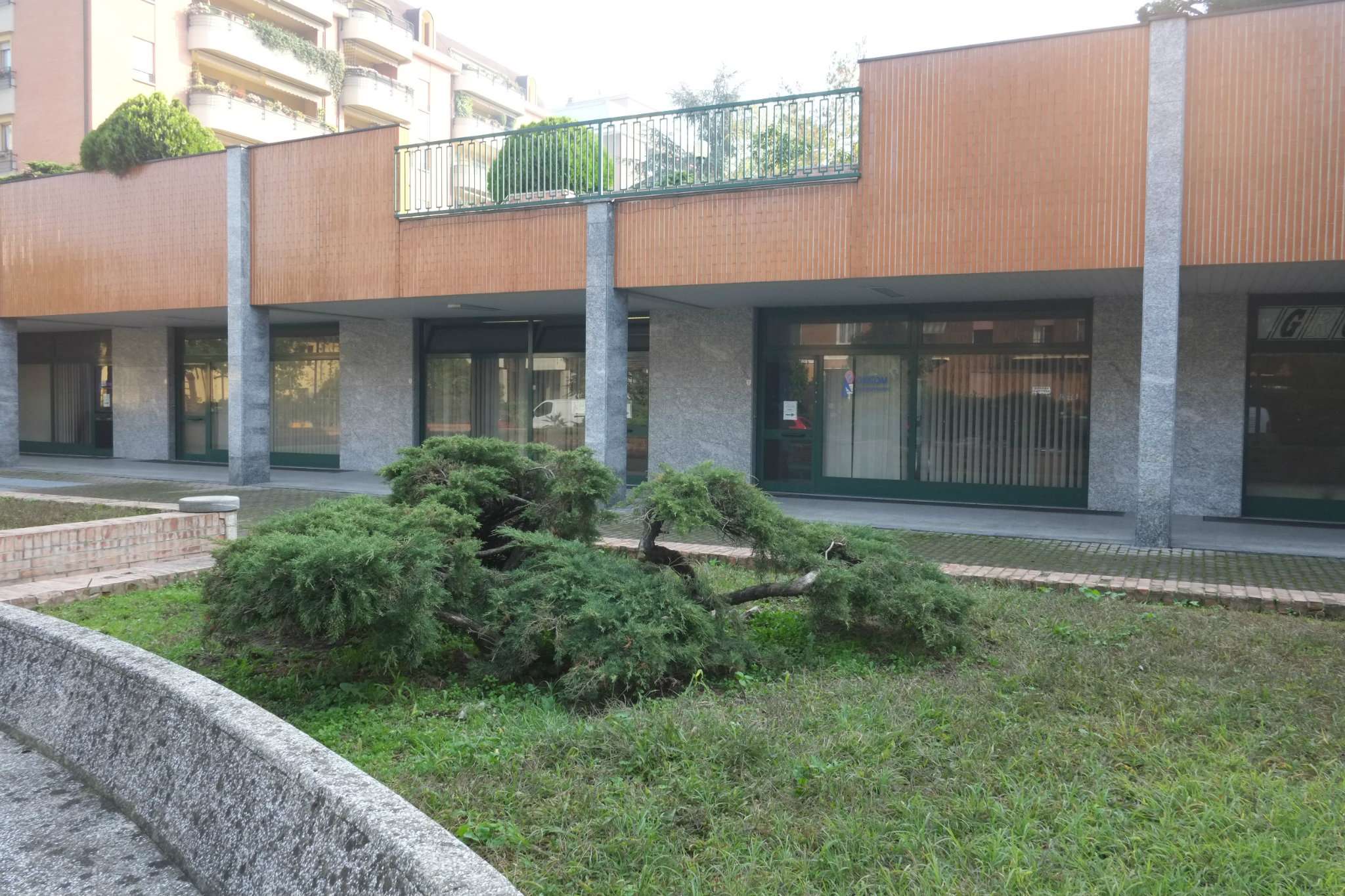 Negozio - Loc.Com. MILANO vendita  CERTOSA barnaba oriani cosmo real estate & brokers srl