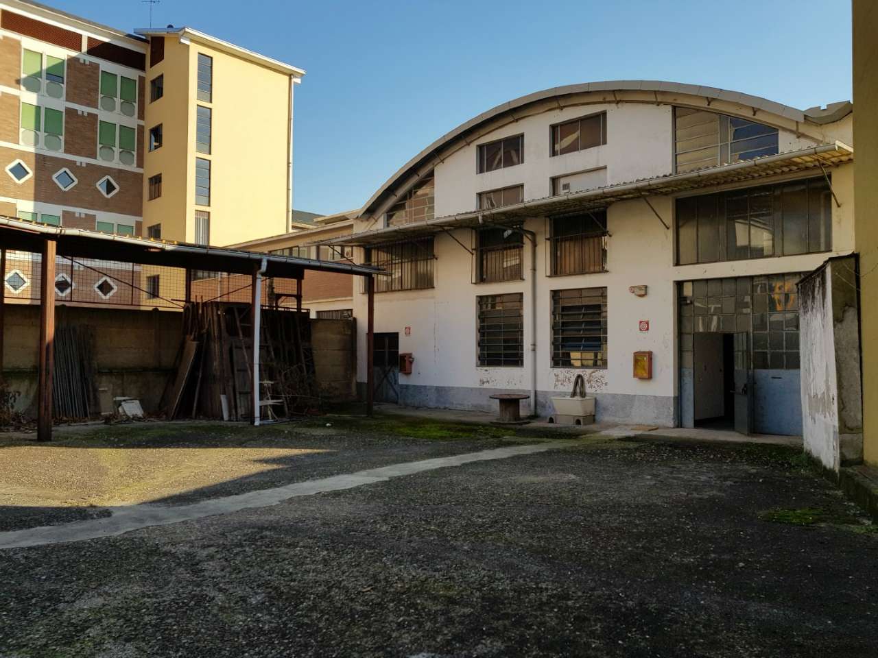 Capannoni (Tutti) MILANO affitto  BAGGIO montecuccoli cosmo real estate & brokers srl