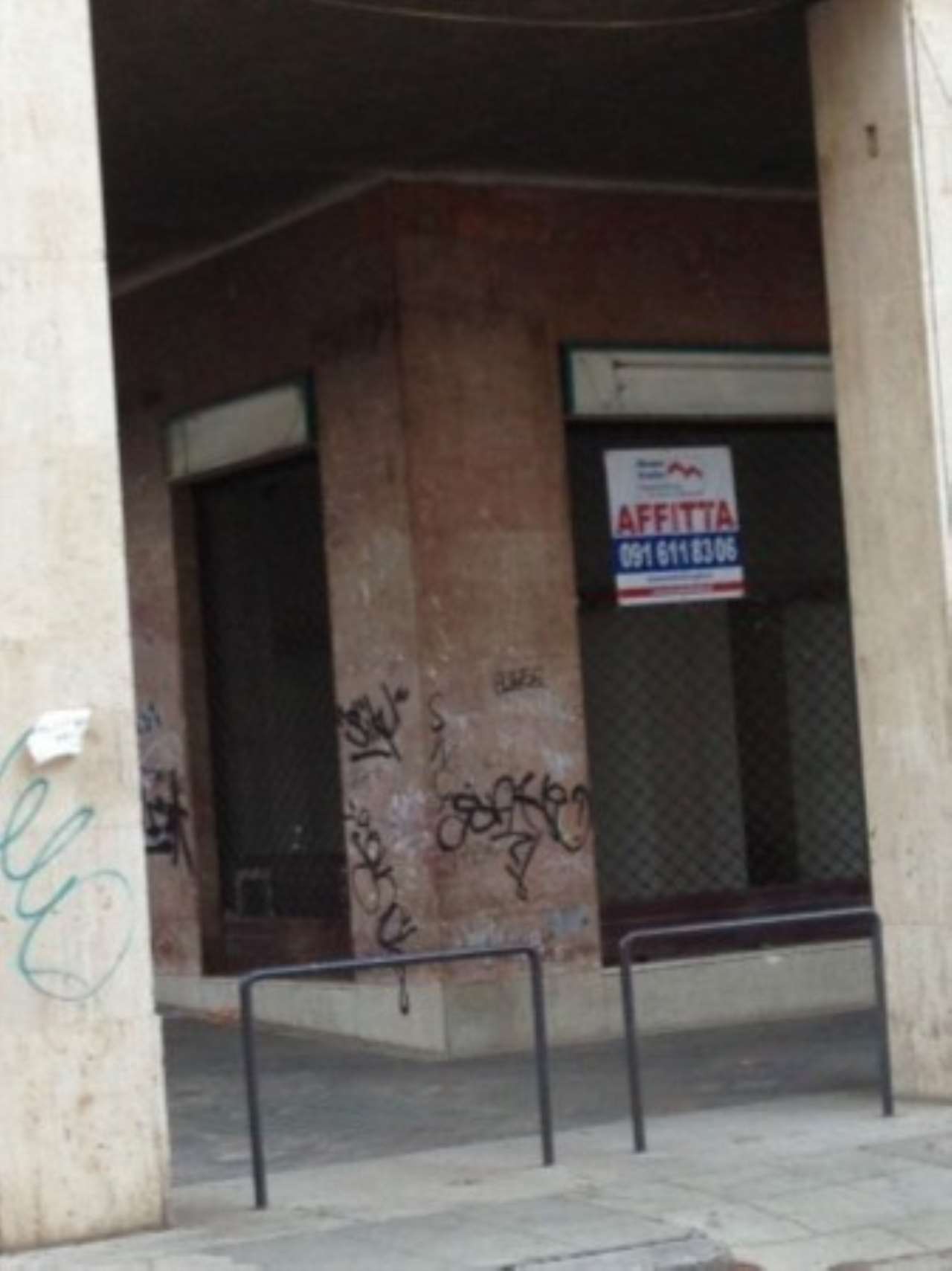 Negozio - Loc.Com. PALERMO affitto  POLITEAMA  Ungheria HOME ITALIA