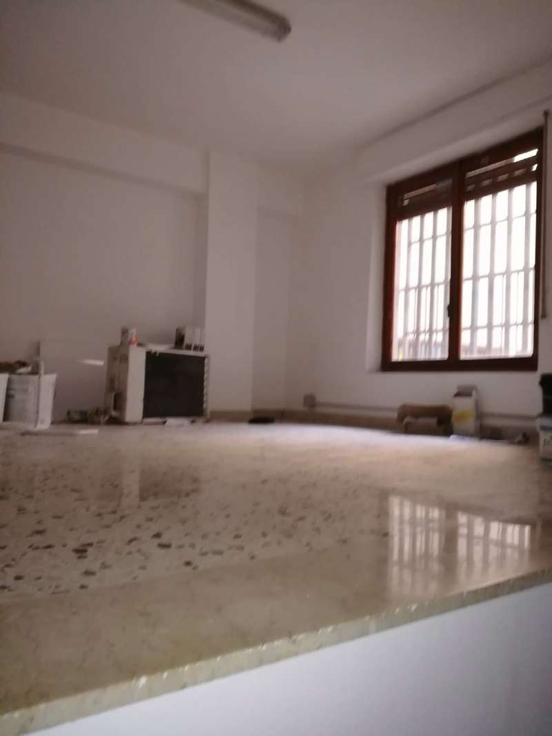 Negozio - Loc.Com. PALERMO vendita   via generale arimondi HOME ITALIA