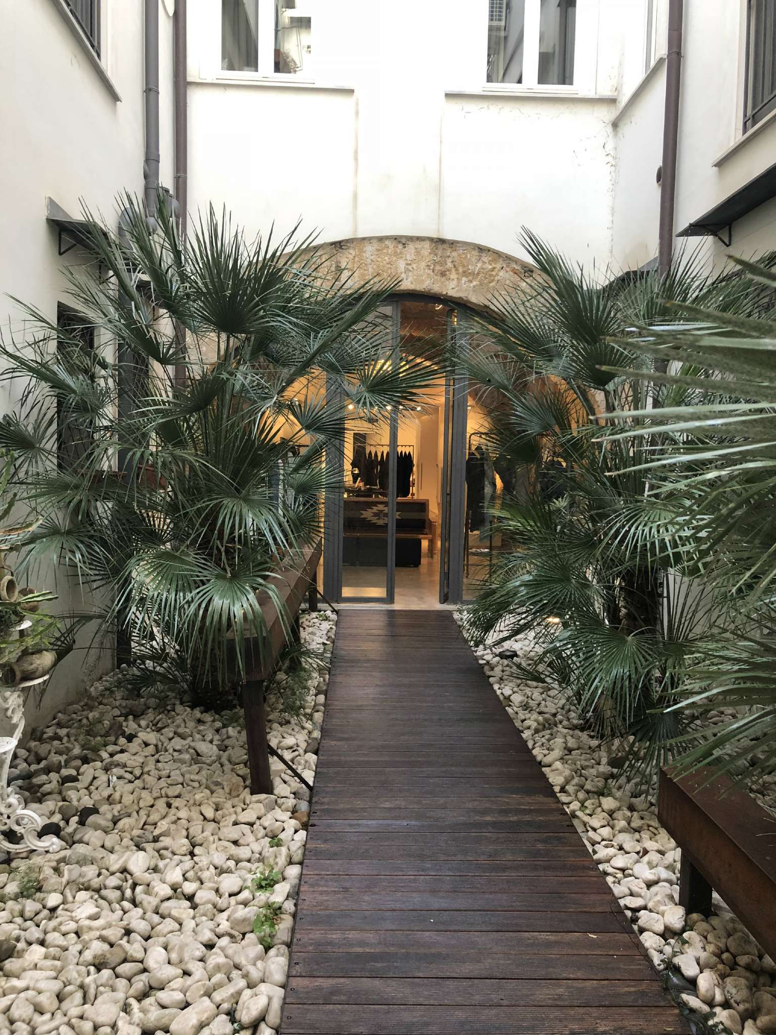 Negozio - Loc.Com. PALERMO vendita  Centro storico Magione HOME ITALIA