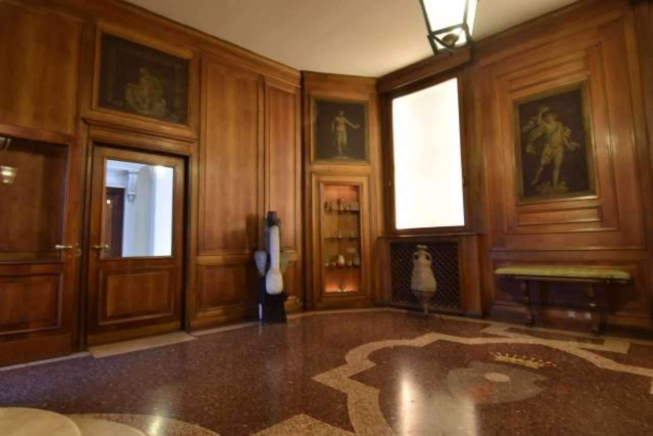 Negozio - Loc.Com. MILANO affitto  CENTRO STORICO Borgospesso HOUSE SELECTION