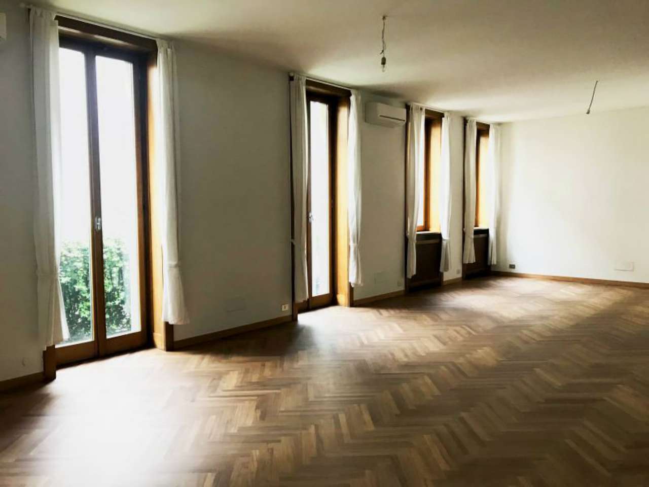 Show Room MILANO affitto  CENTRO STORICO Gesù HOUSE SELECTION
