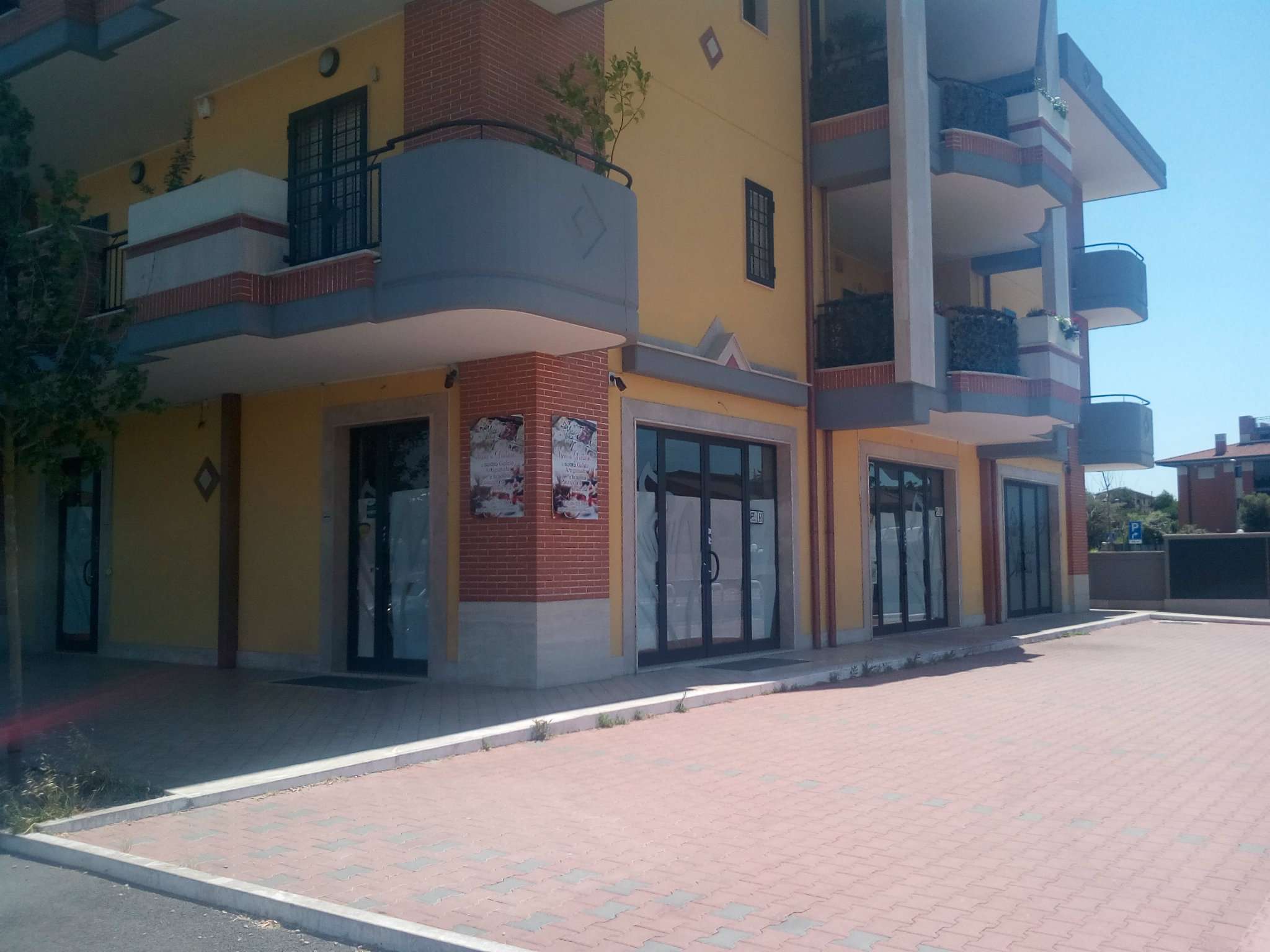 Negozio - Loc.Com. ROMA affitto   CAPISTRANO Osservatorio Immobiliare S.r.l.