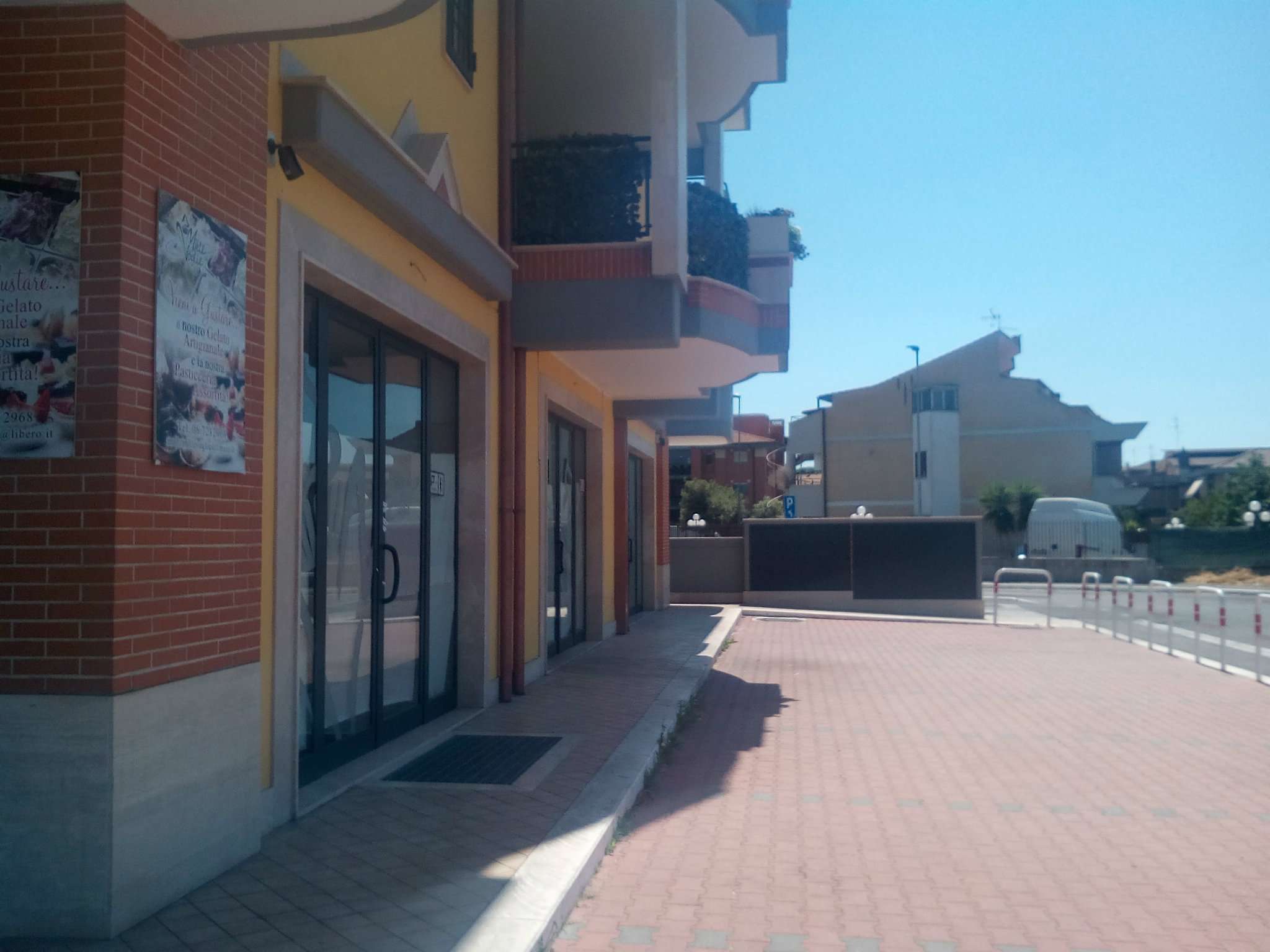 Negozio - Loc.Com. ROMA affitto   CAPISTRANO Osservatorio Immobiliare S.r.l.