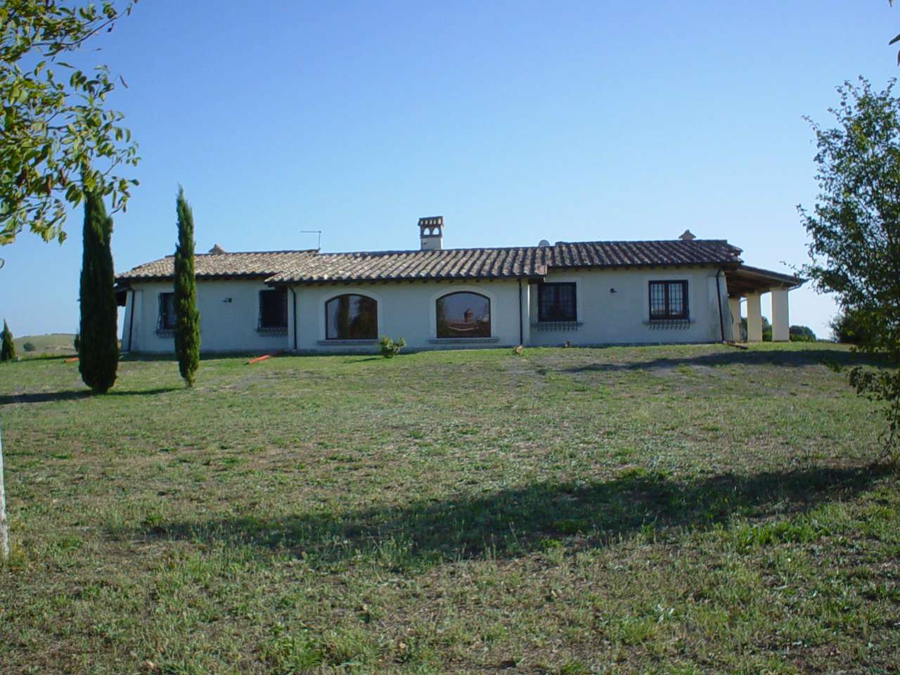 villa trevignano romano vendita   osservatorio immobiliare s.r.l.