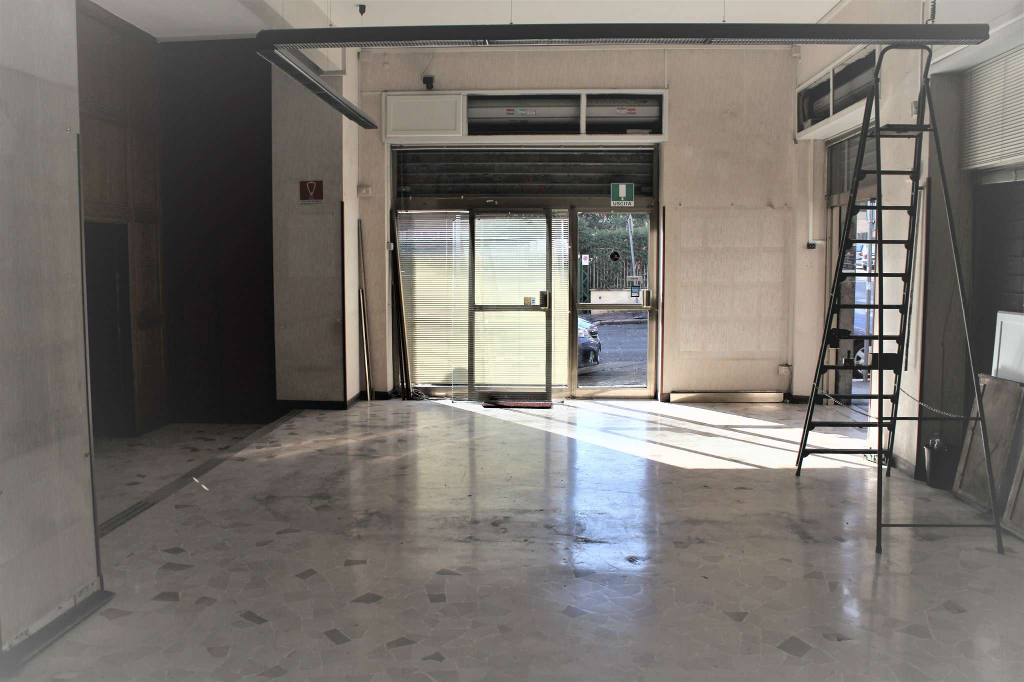 Negozio - Loc.Com. ROMA vendita  PIGNETO RENZO DA CERI Jolly Agenzia Immobiliare