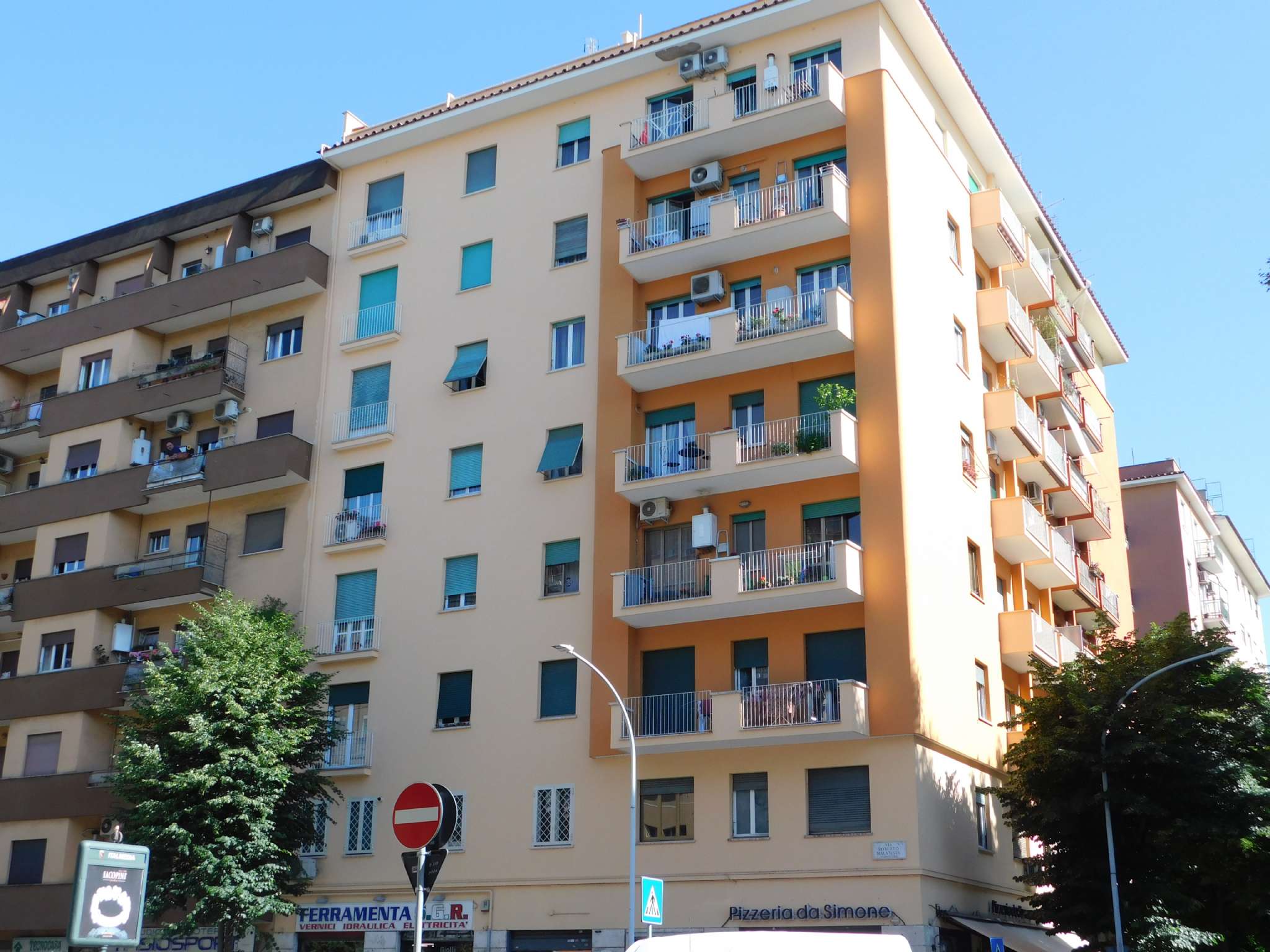 Appartamento ROMA vendita  PIGNETO roberto malatesta Jolly Agenzia Immobiliare