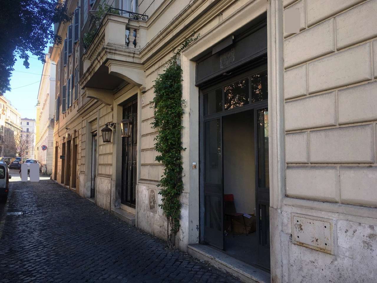 Negozio - Loc.Com. ROMA vendita  BORGO  Piazza Amerigo Capponi CasaRoma Immobili s.r.l.s.
