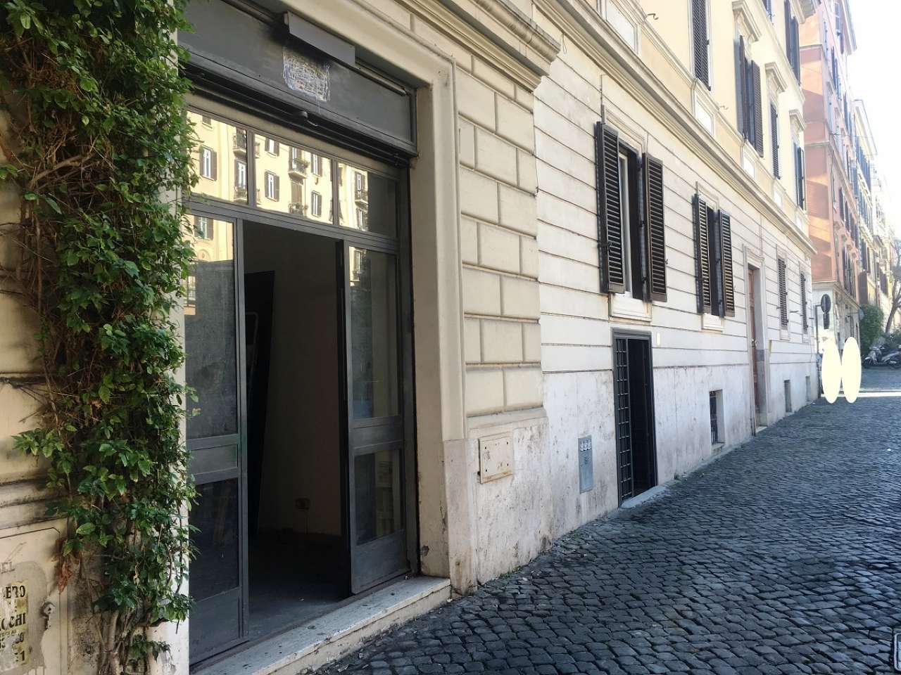 Negozio - Loc.Com. ROMA vendita  BORGO  Piazza Amerigo Capponi CasaRoma Immobili s.r.l.s.