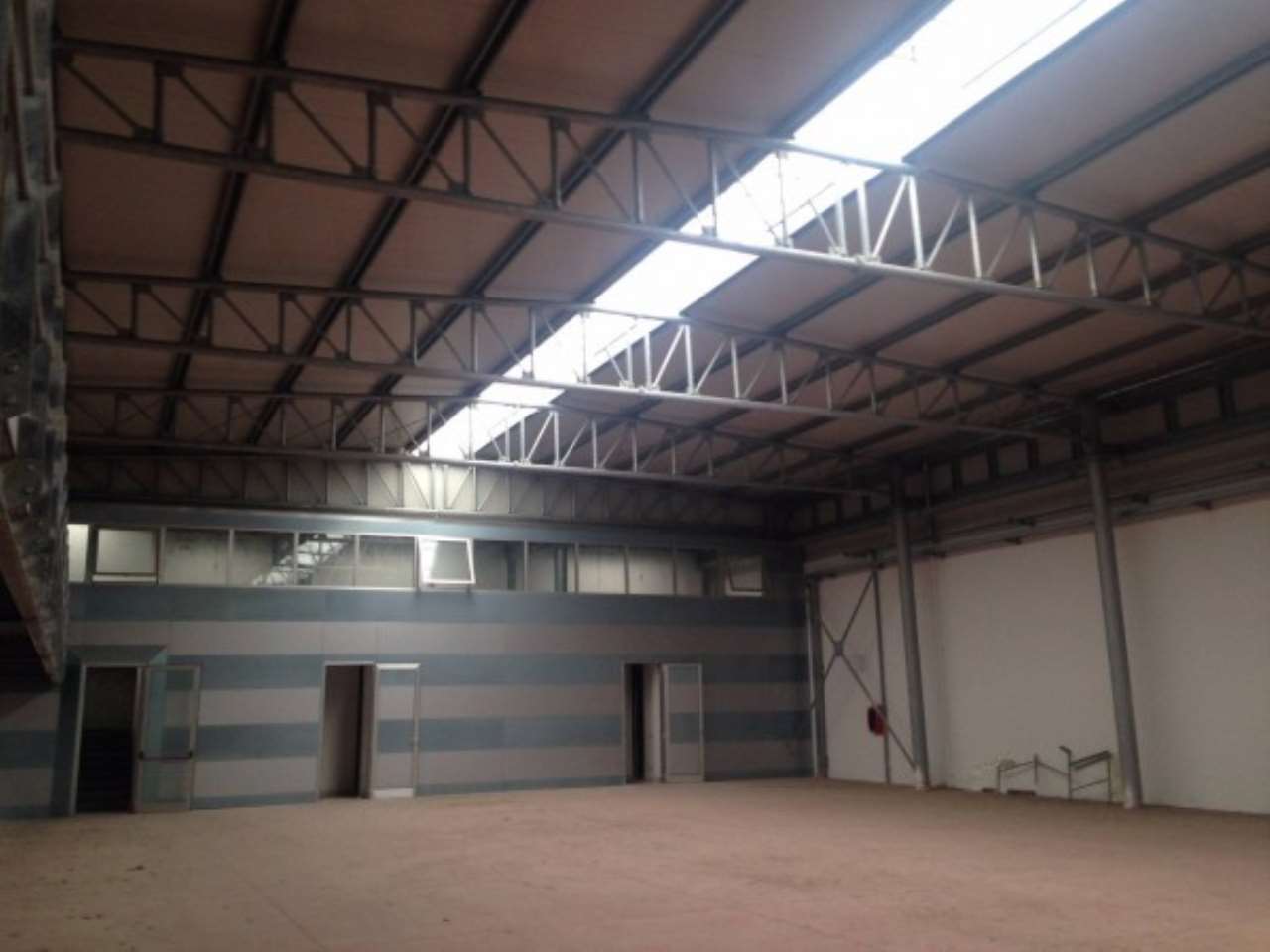 Capannone in Vendita