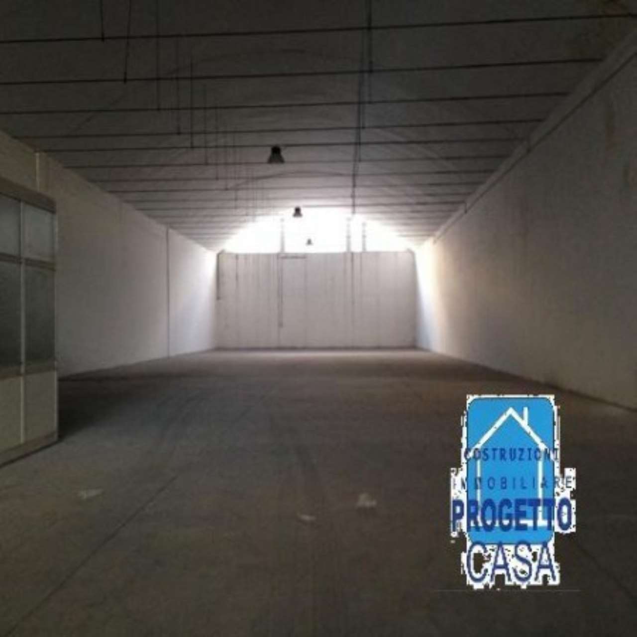 Capannone in Affitto