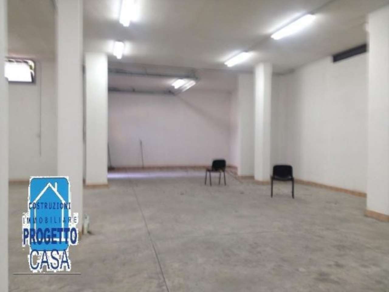 Magazzino in Affitto