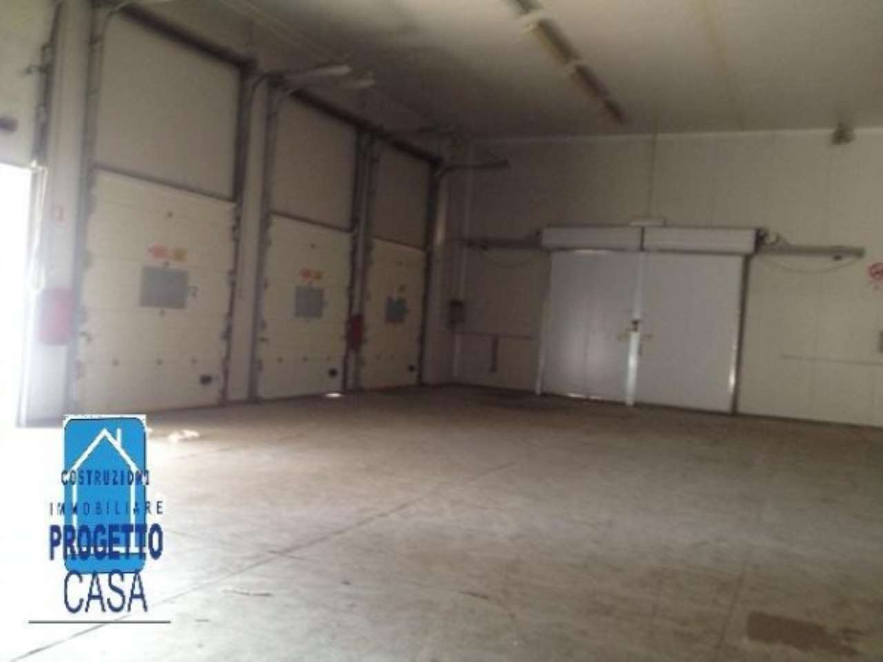 Capannone in Affitto