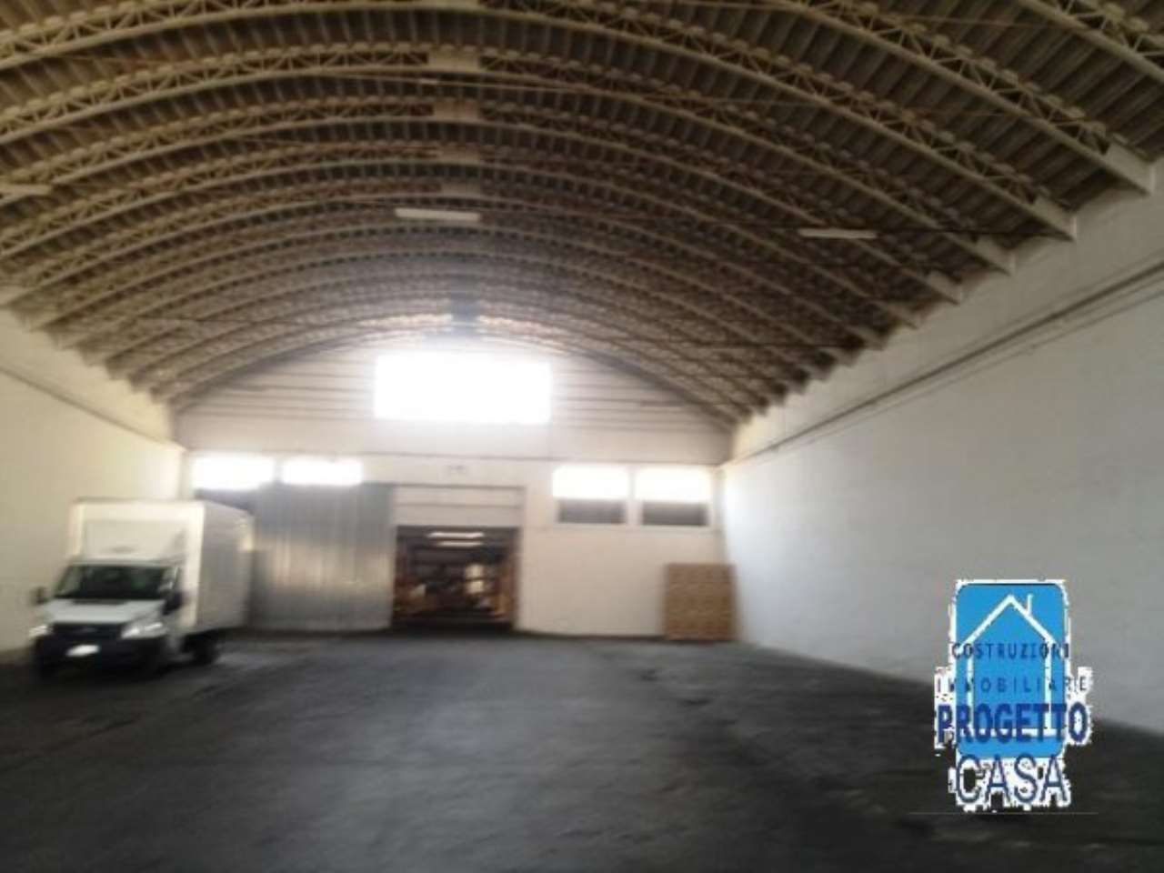 Capannone in Affitto