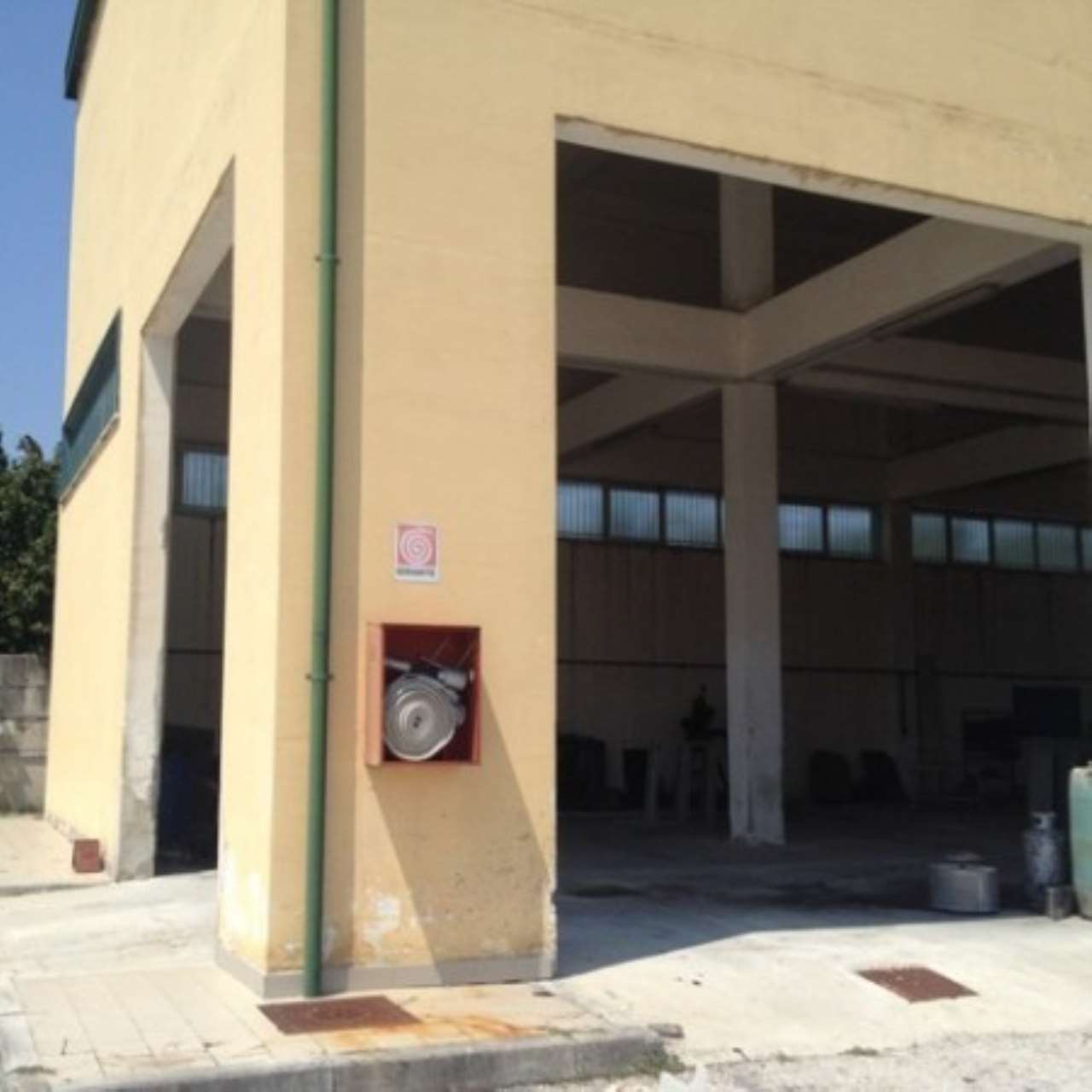 Capannone in Affitto
