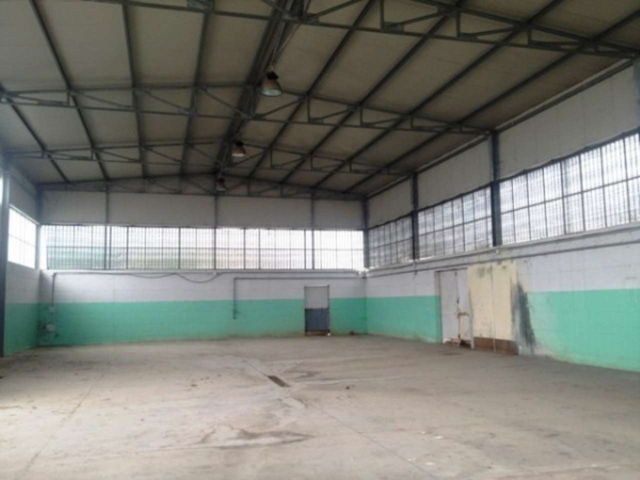 Magazzino in Affitto