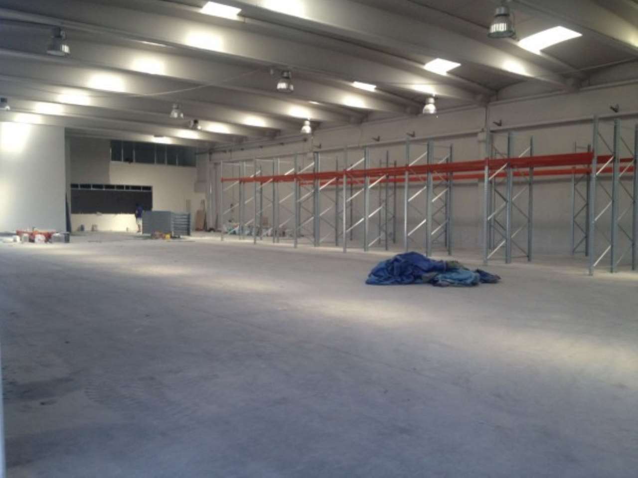 Capannone in Affitto