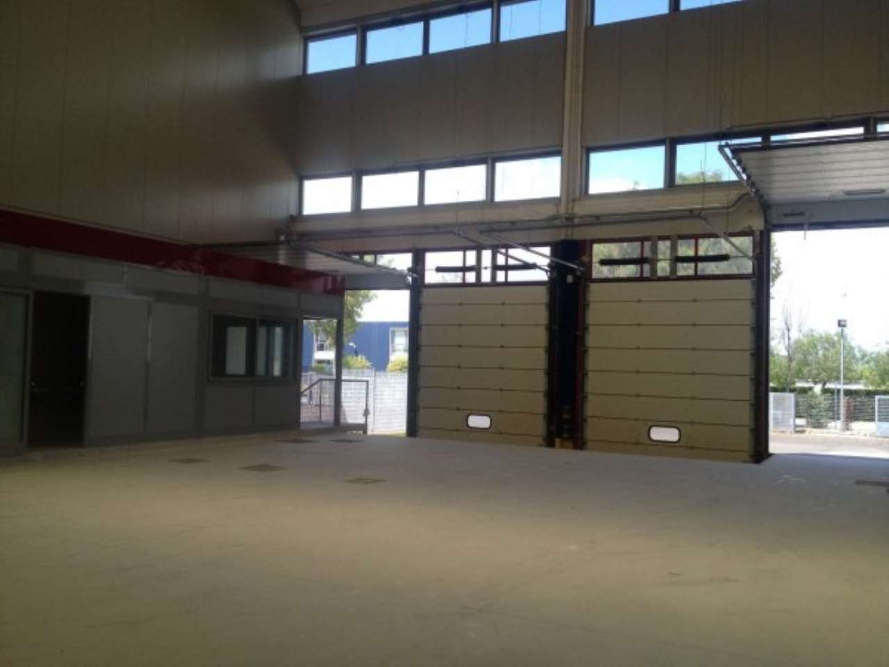 Capannone in Affitto