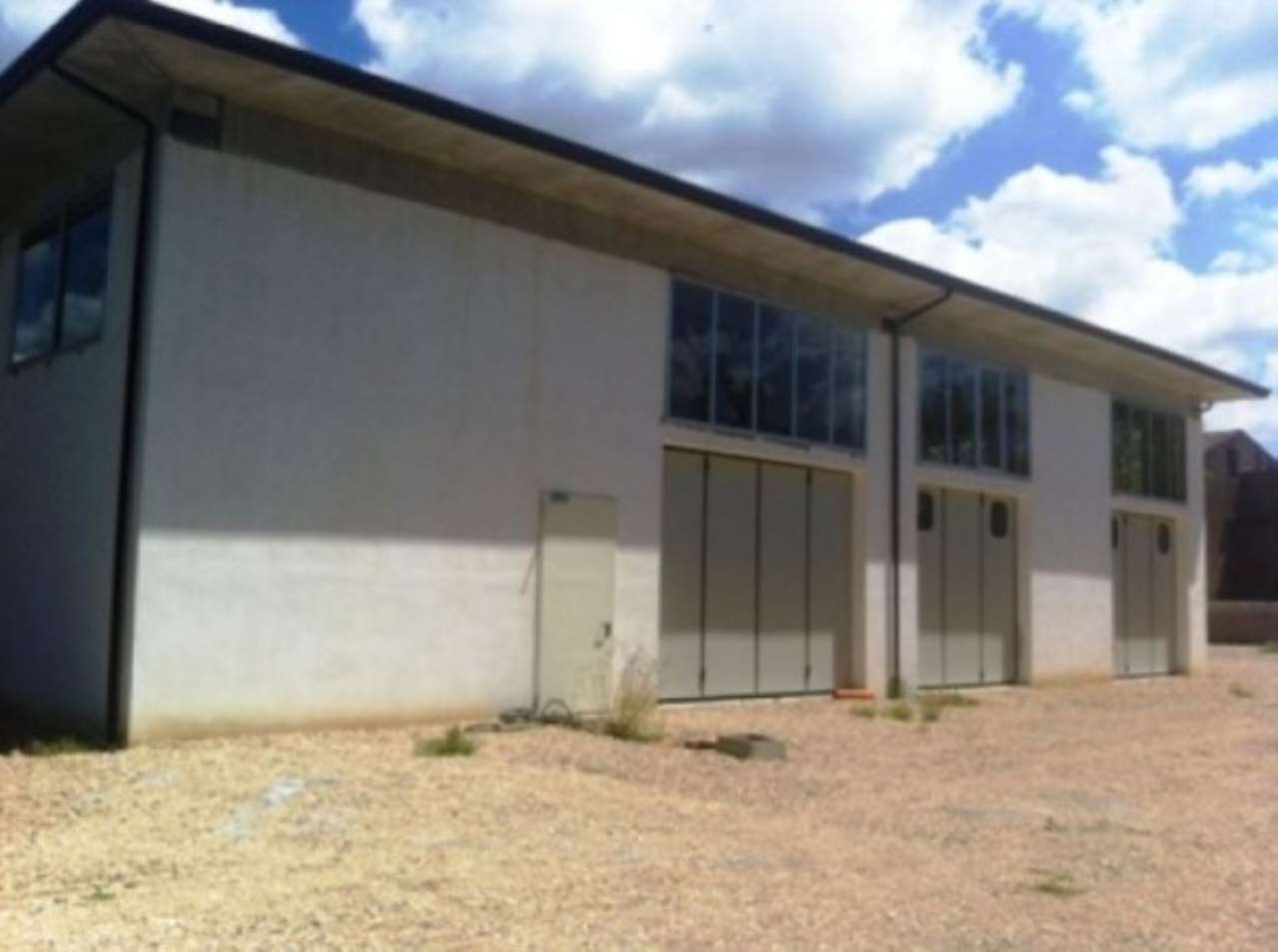 Capannone in Affitto