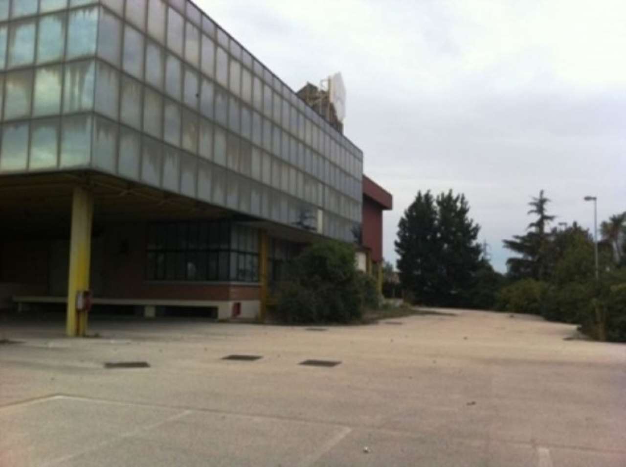 Capannone in Affitto