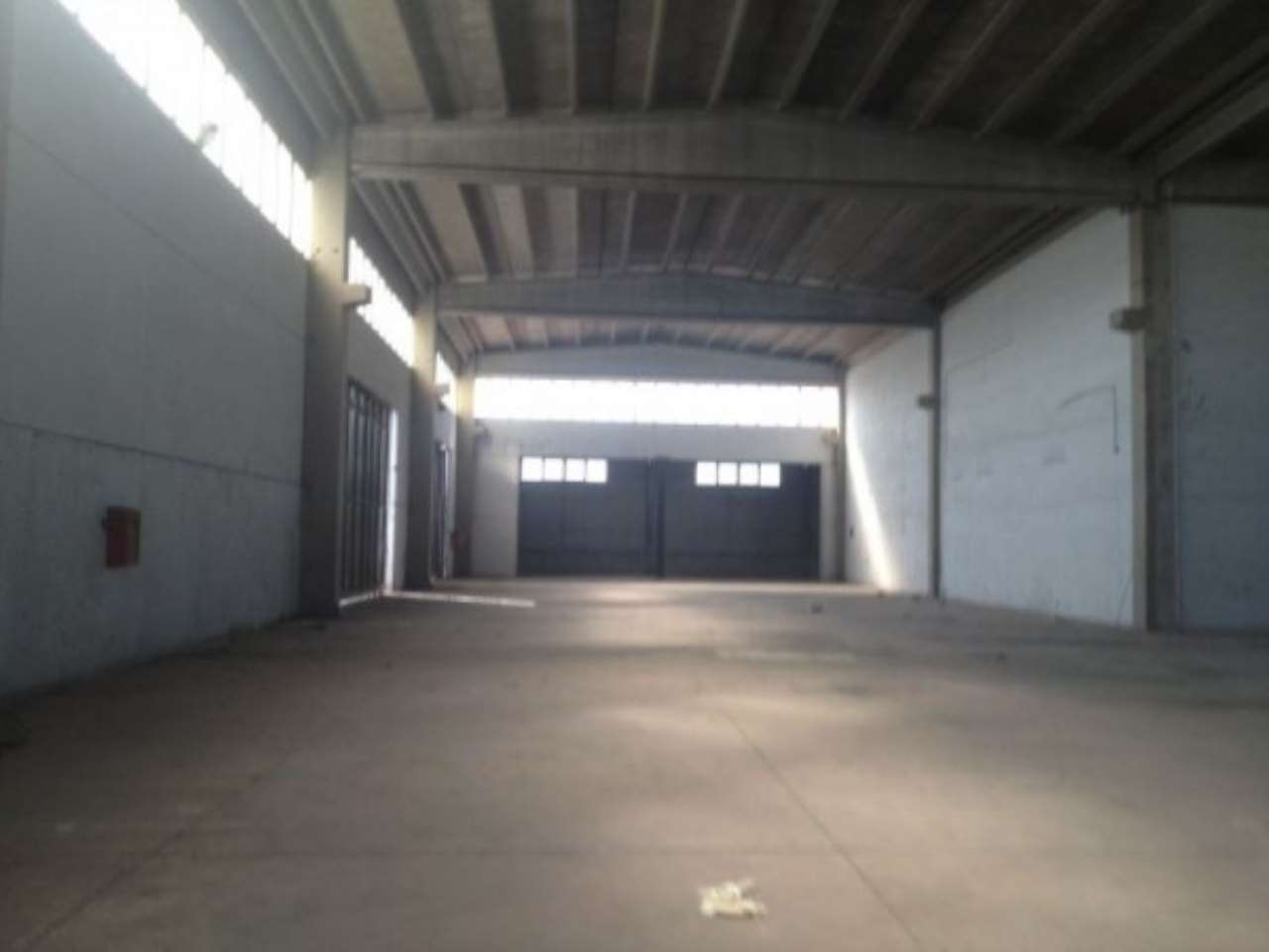 Capannone in Affitto