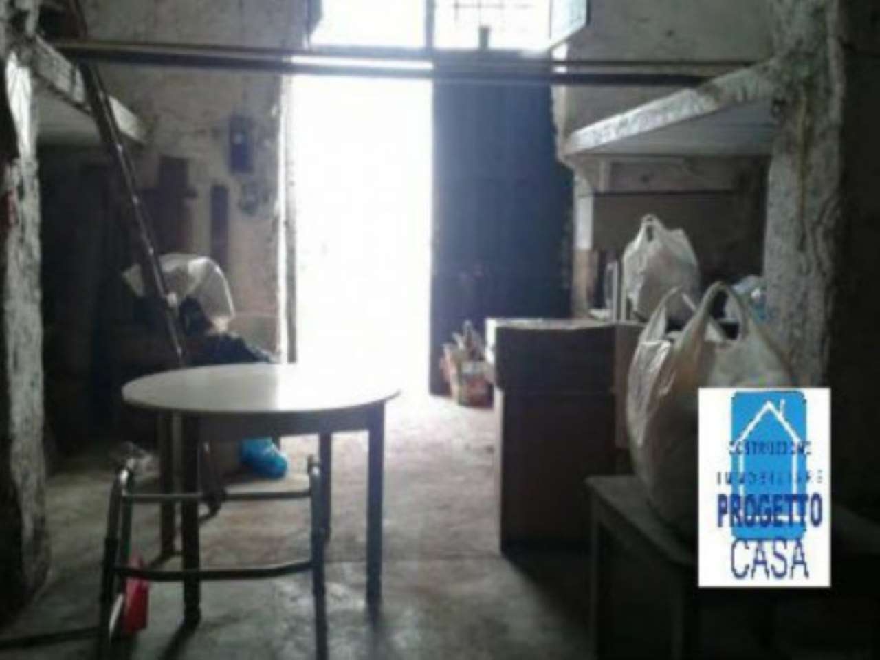 Magazzino in Vendita