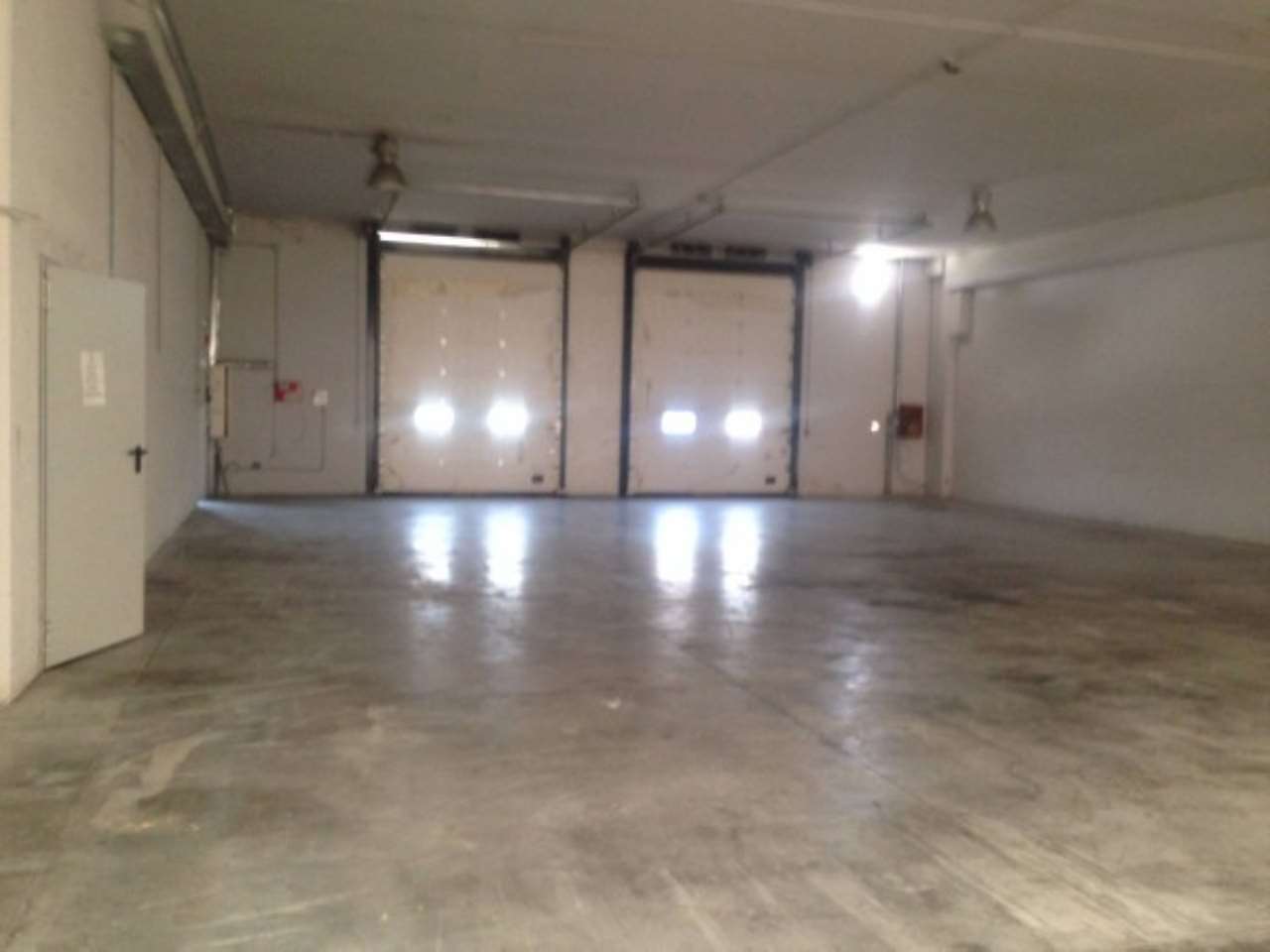 Capannone in Affitto