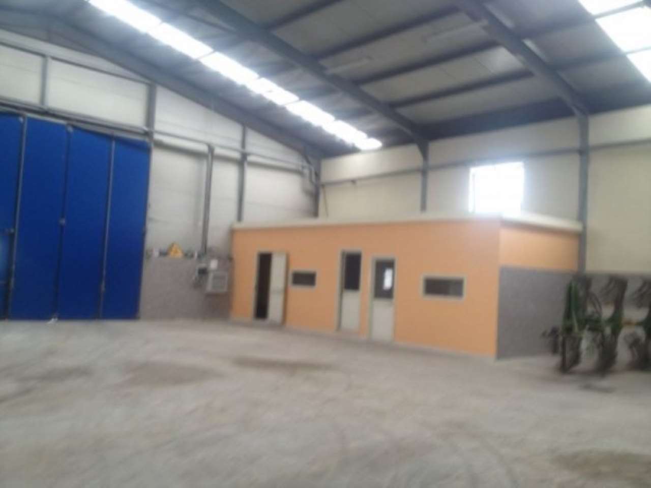 Capannone in Affitto