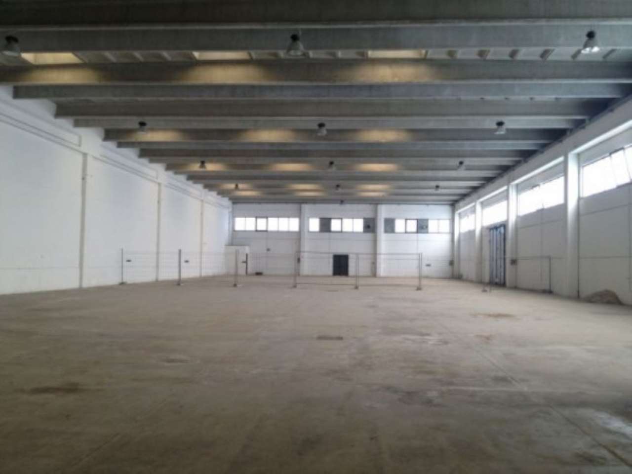 Capannone in Affitto