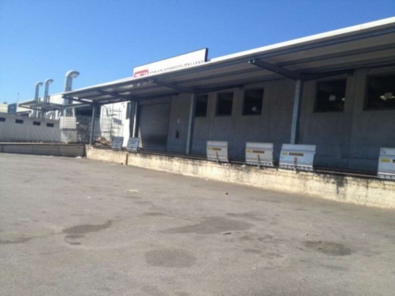 Capannone in Affitto