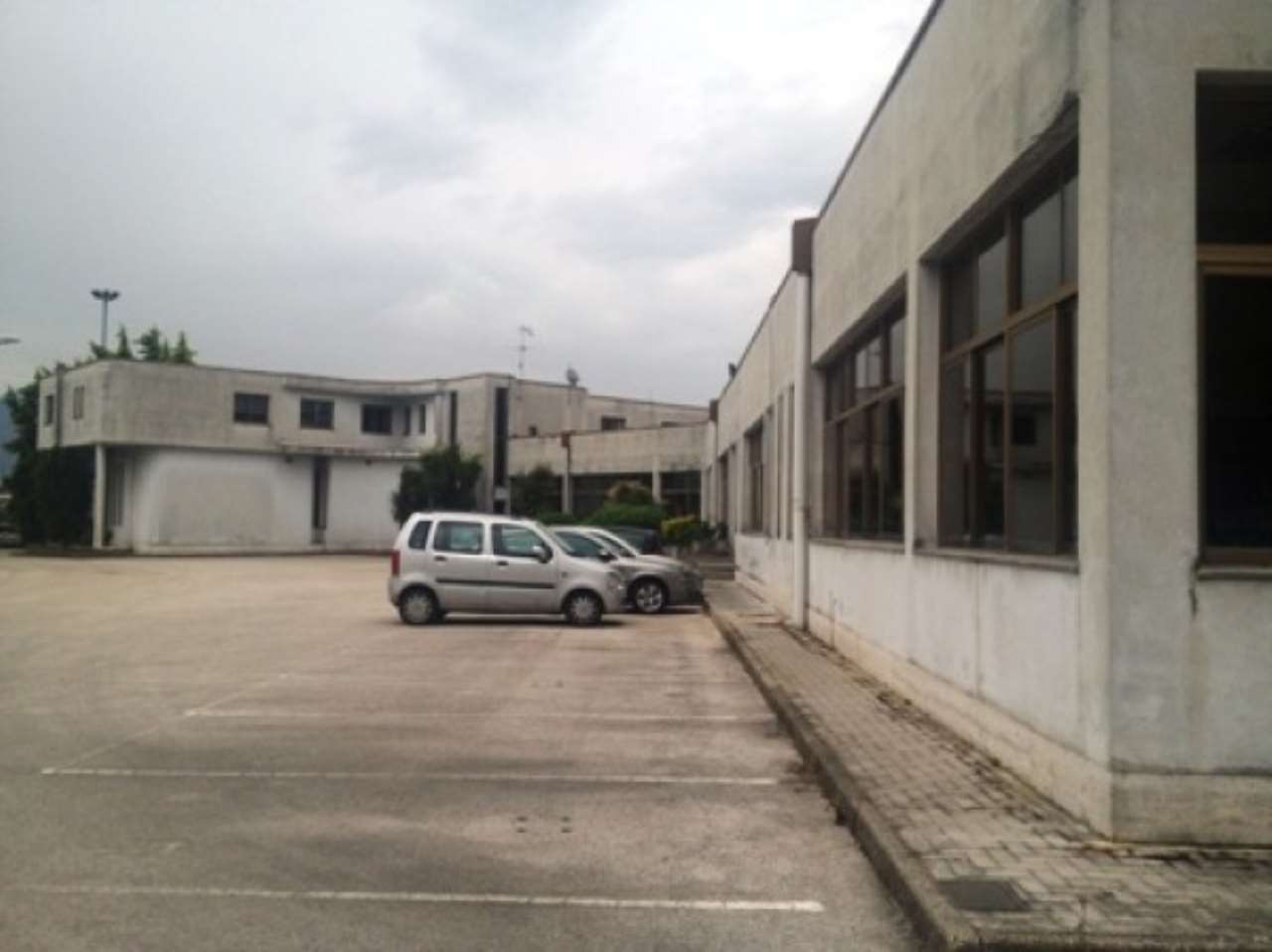 Capannone in Affitto