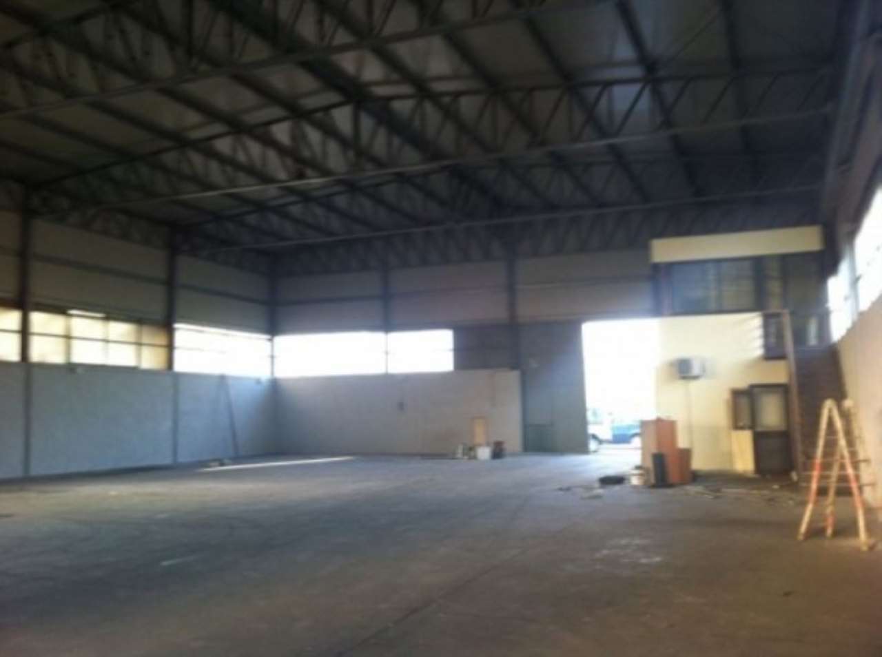 Capannone in Affitto