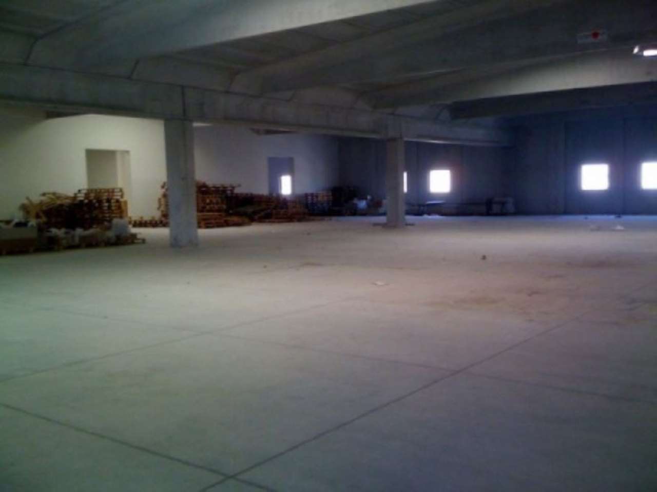 Capannone in Affitto