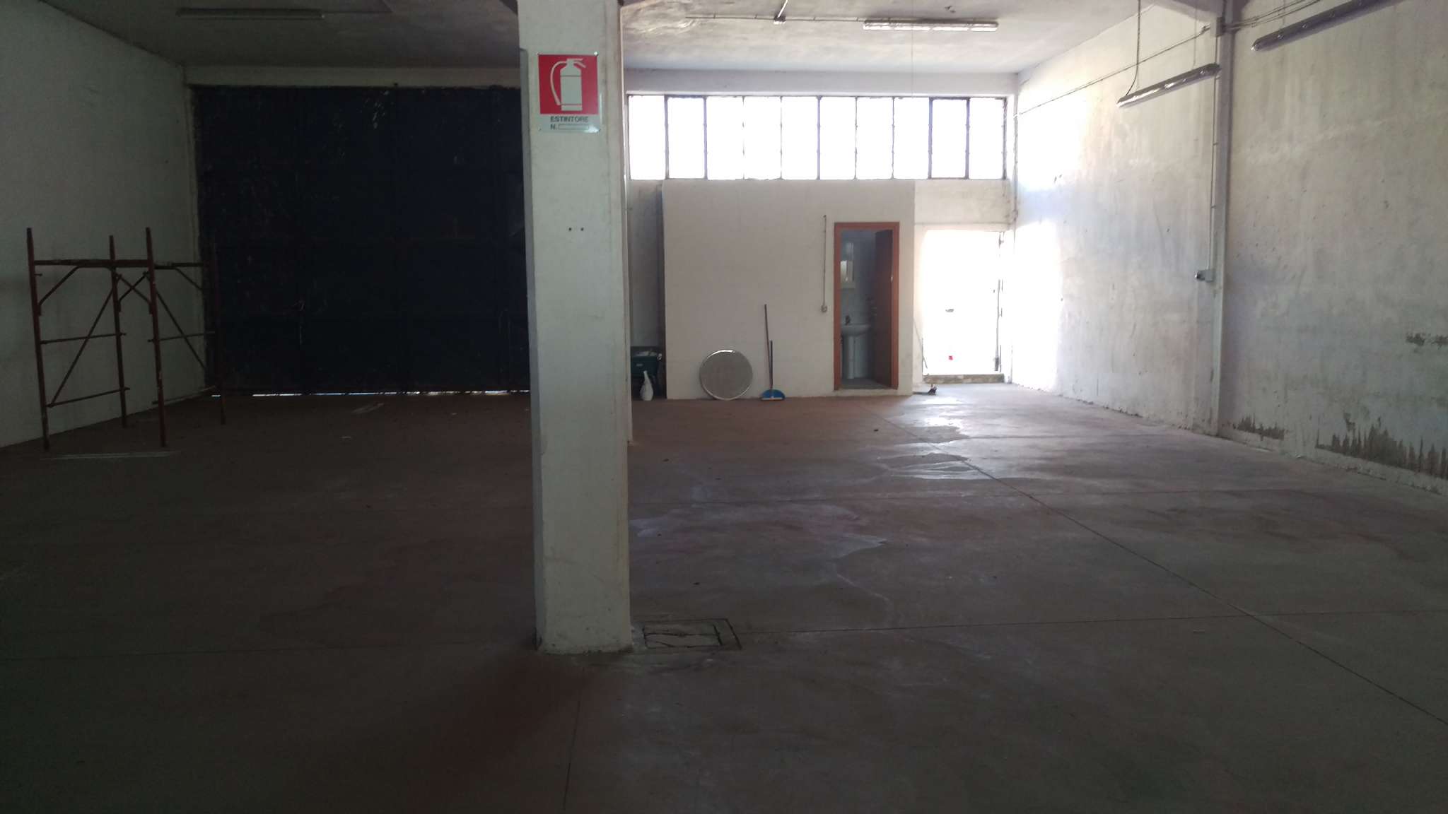 Capannone in Affitto