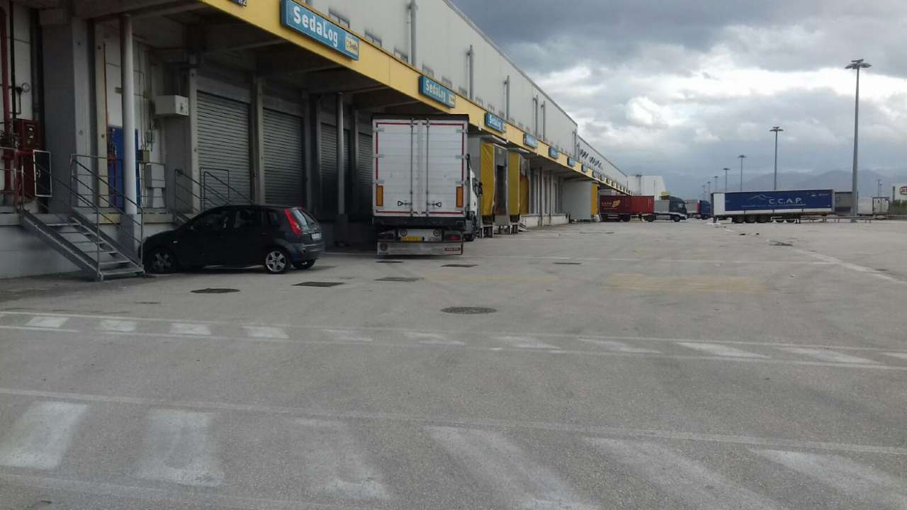 Capannone in Vendita