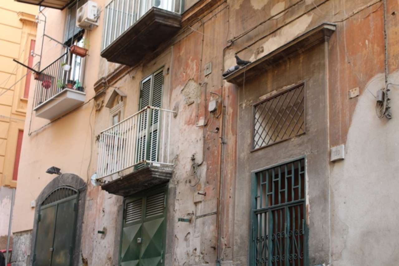 Negozio - Loc.Com. NAPOLI vendita  MERCATO Tarsia Immobiliare Progetto Casa