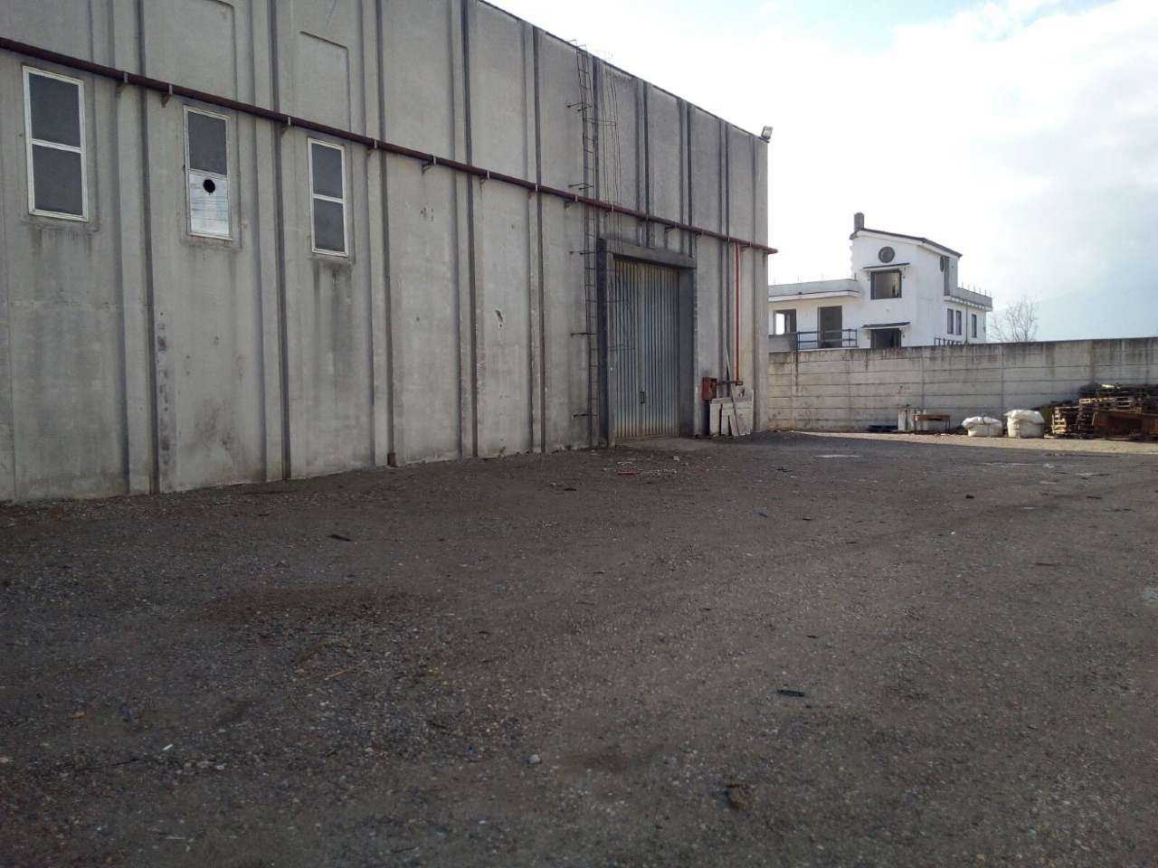 Capannone in Affitto