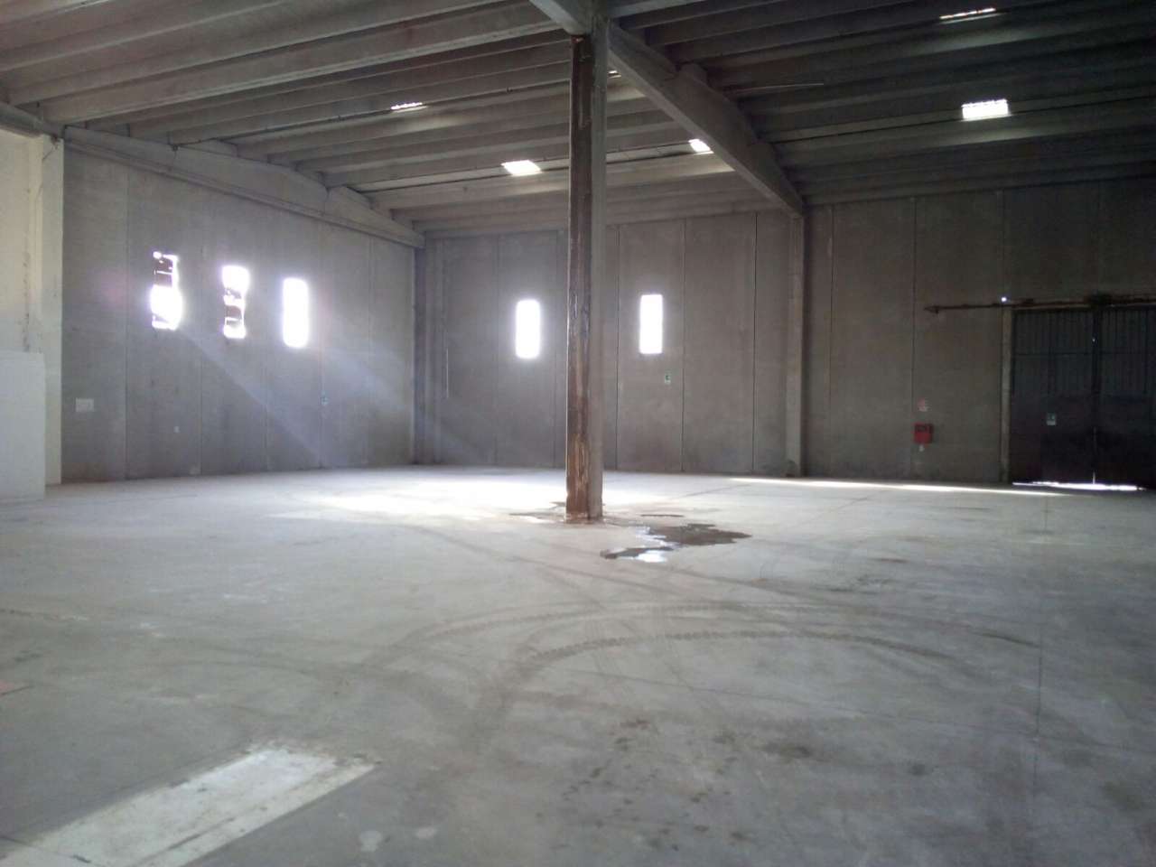 Capannone in Affitto