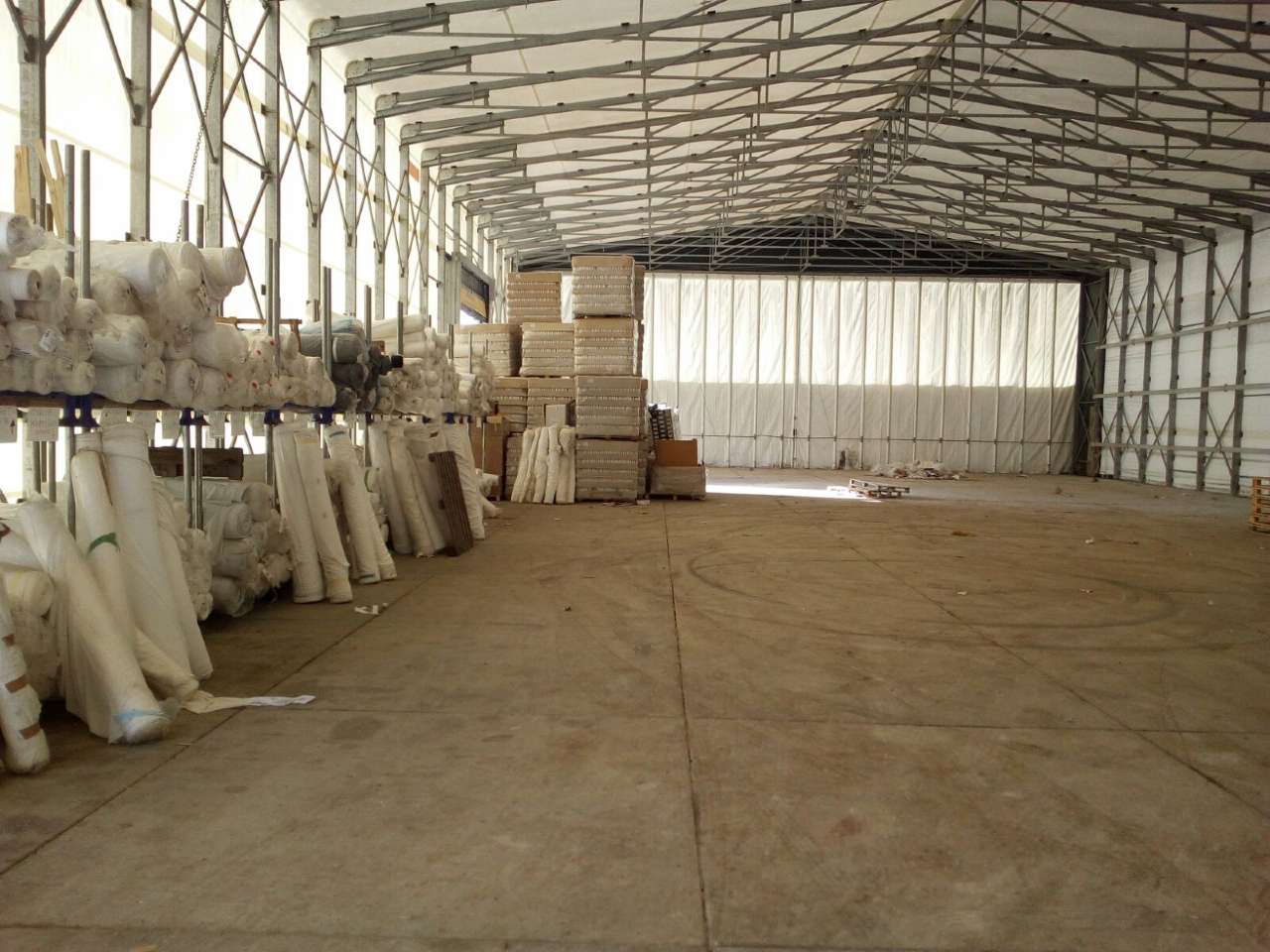 Capannone in Affitto