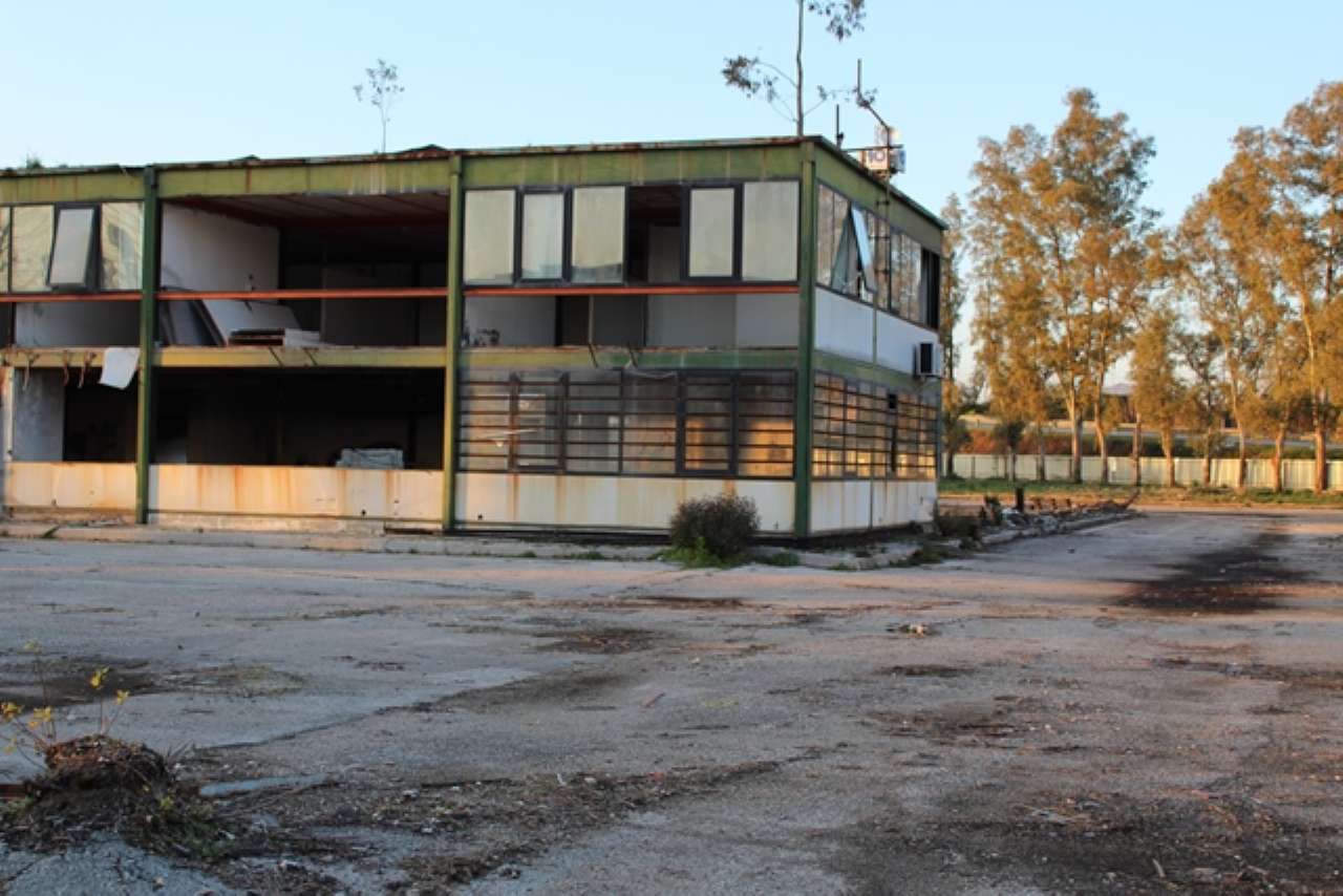 Capannone in Affitto