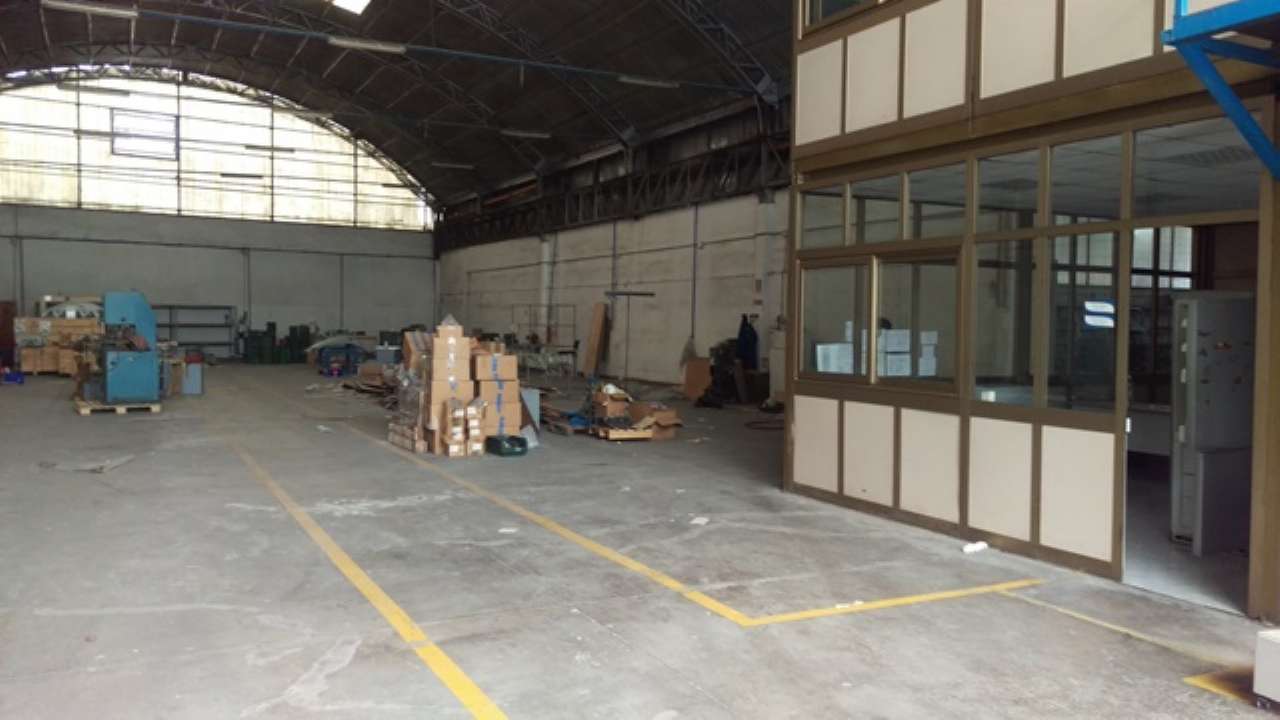 Capannone in Affitto